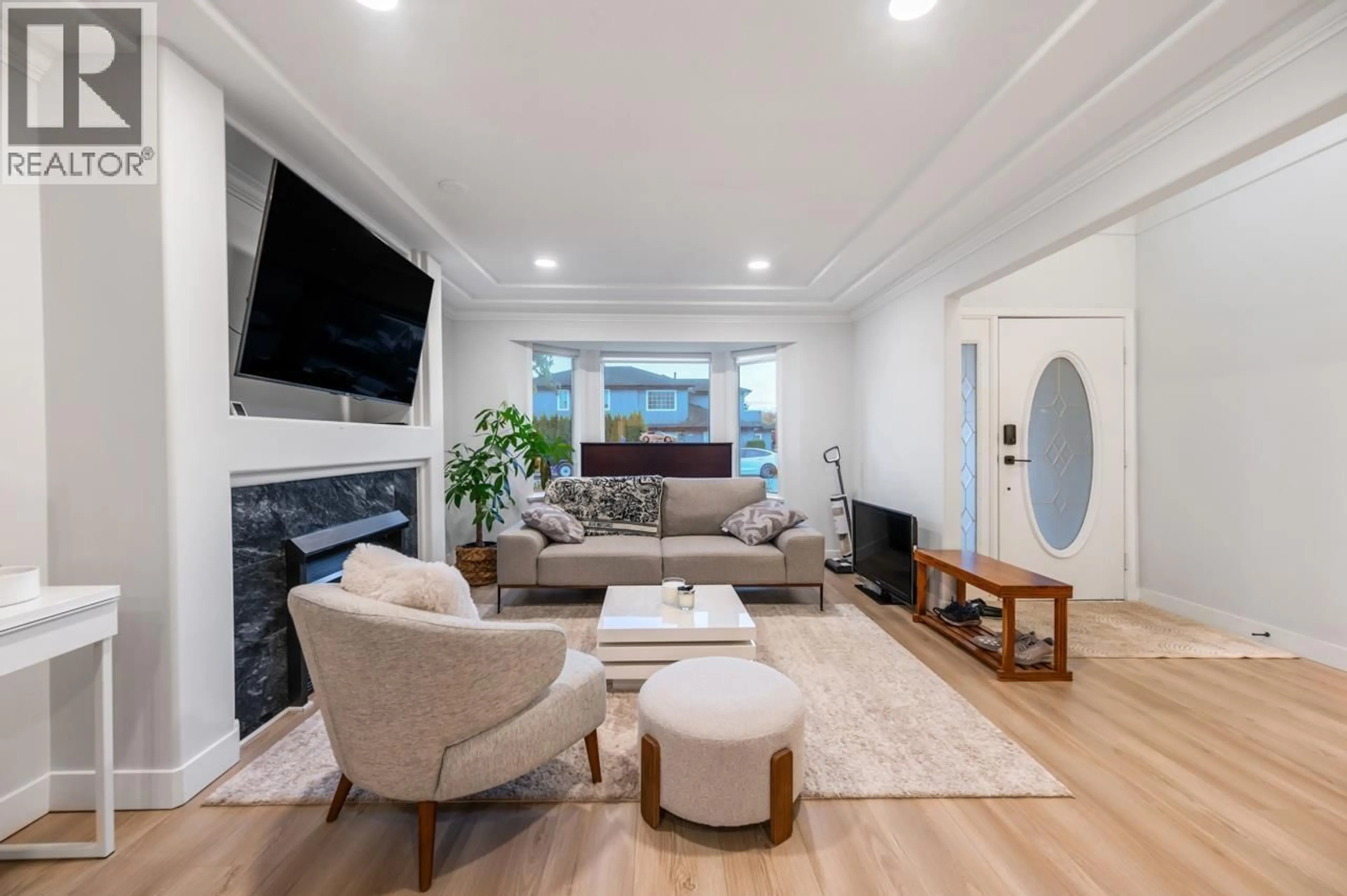 Living room with furniture, unknown for 22531 MCCLINTON AVENUE, Richmond British Columbia V6V2P8