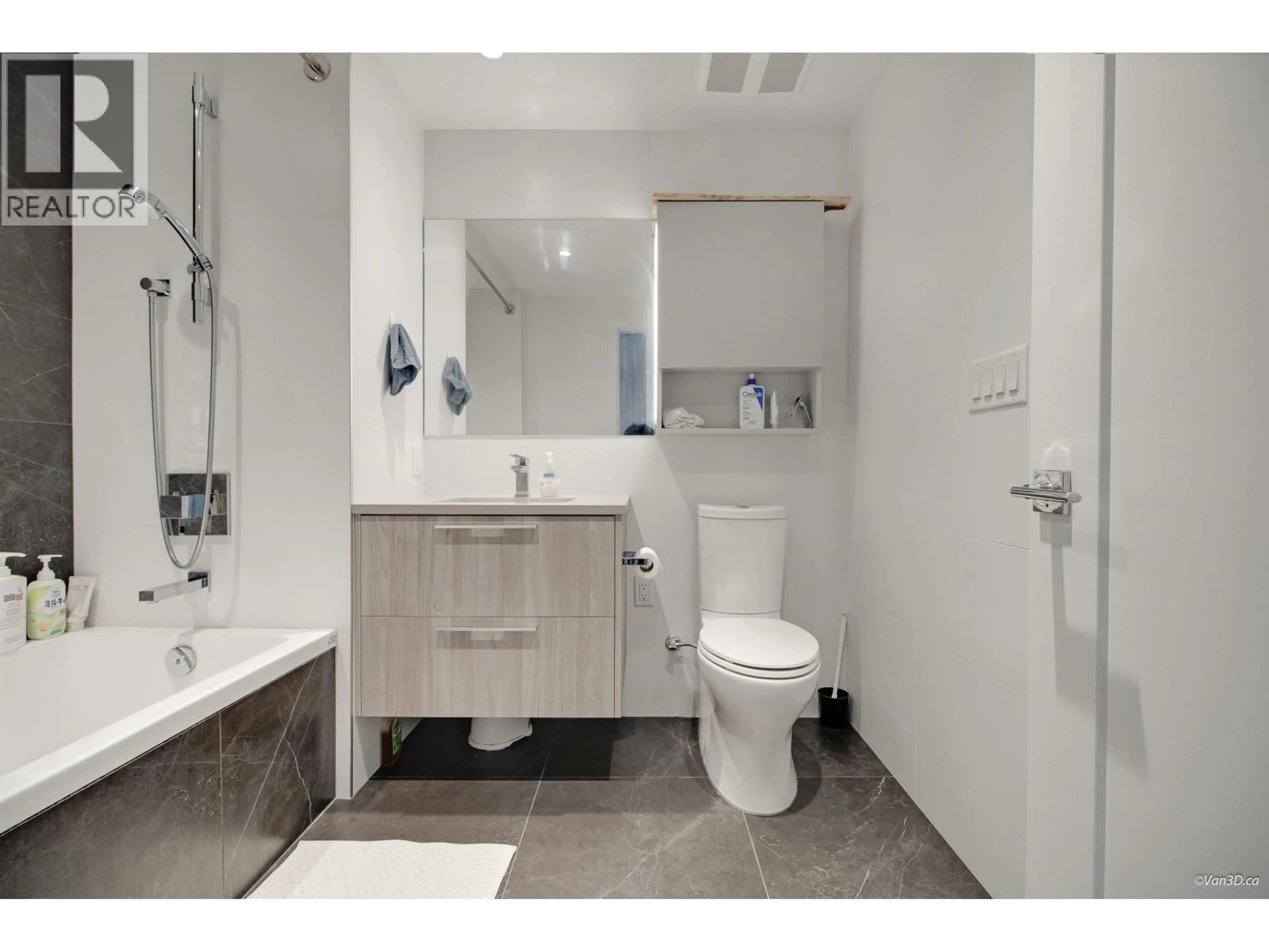 Standard bathroom, ceramic/tile floor for 2703 - 6699 DUNBLANE AVENUE, Burnaby British Columbia V5H0J8