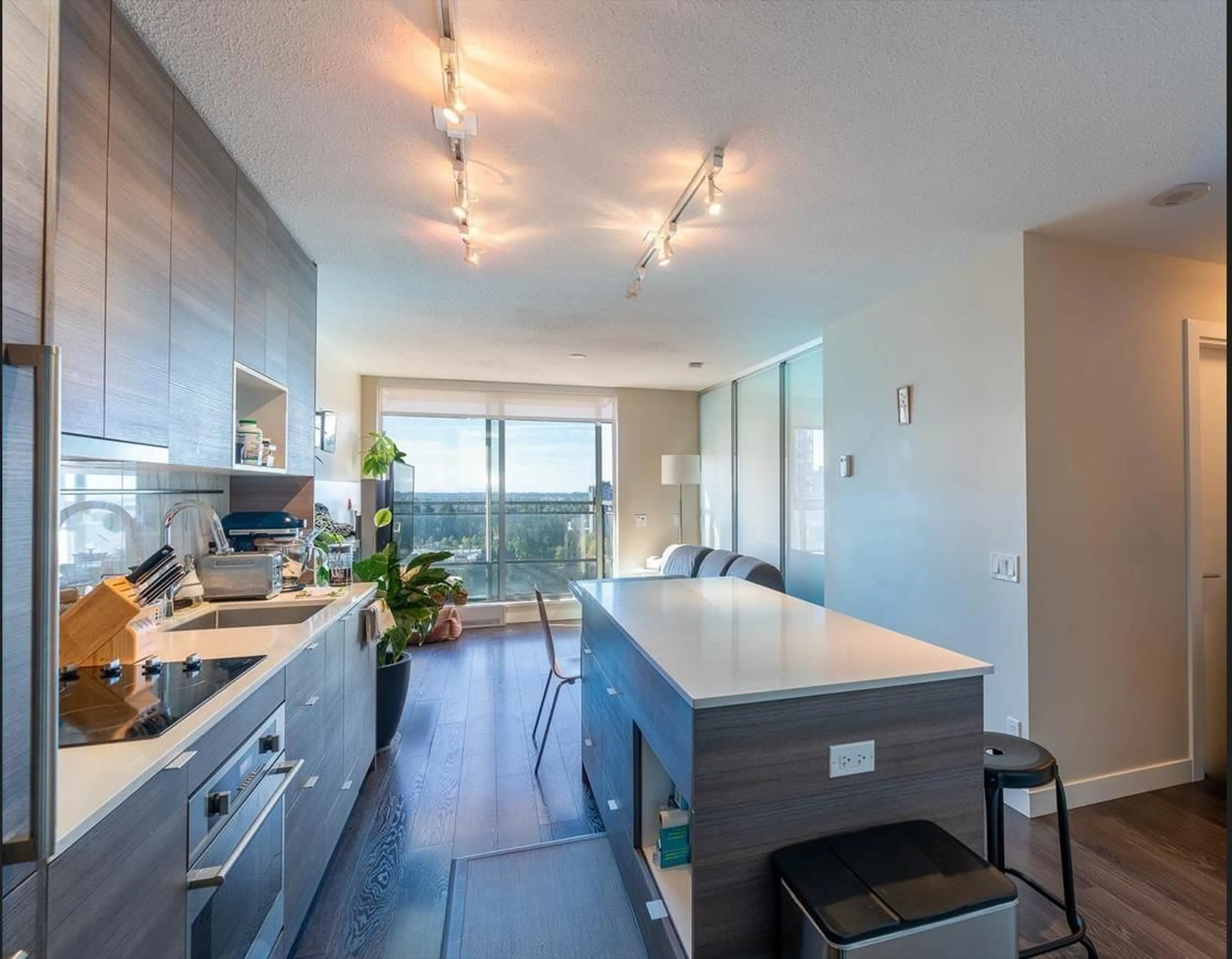 Open concept kitchen, unknown for 2612 - 13398 104, Surrey British Columbia V3T1V6