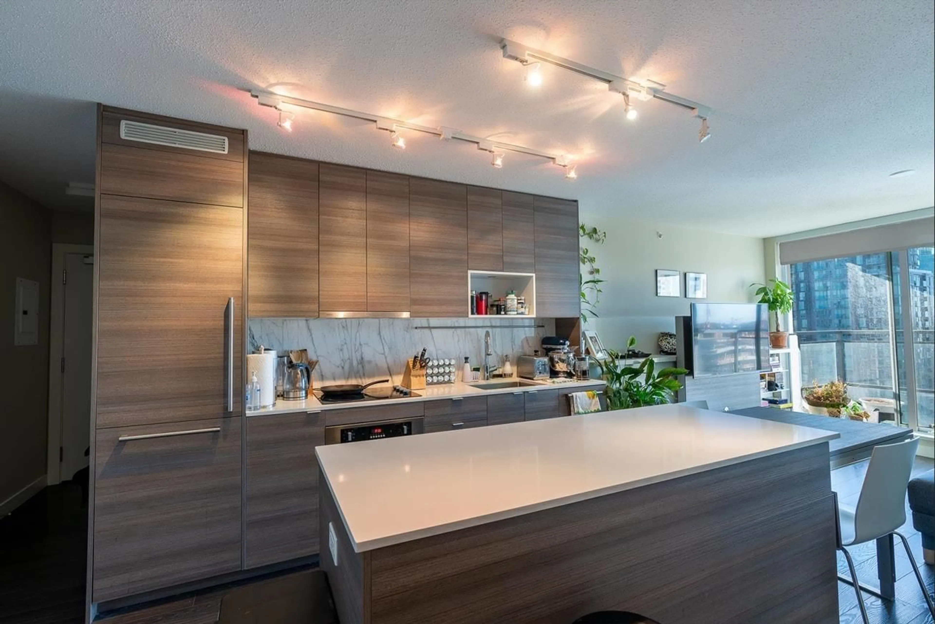 Open concept kitchen, unknown for 2612 - 13398 104, Surrey British Columbia V3T1V6