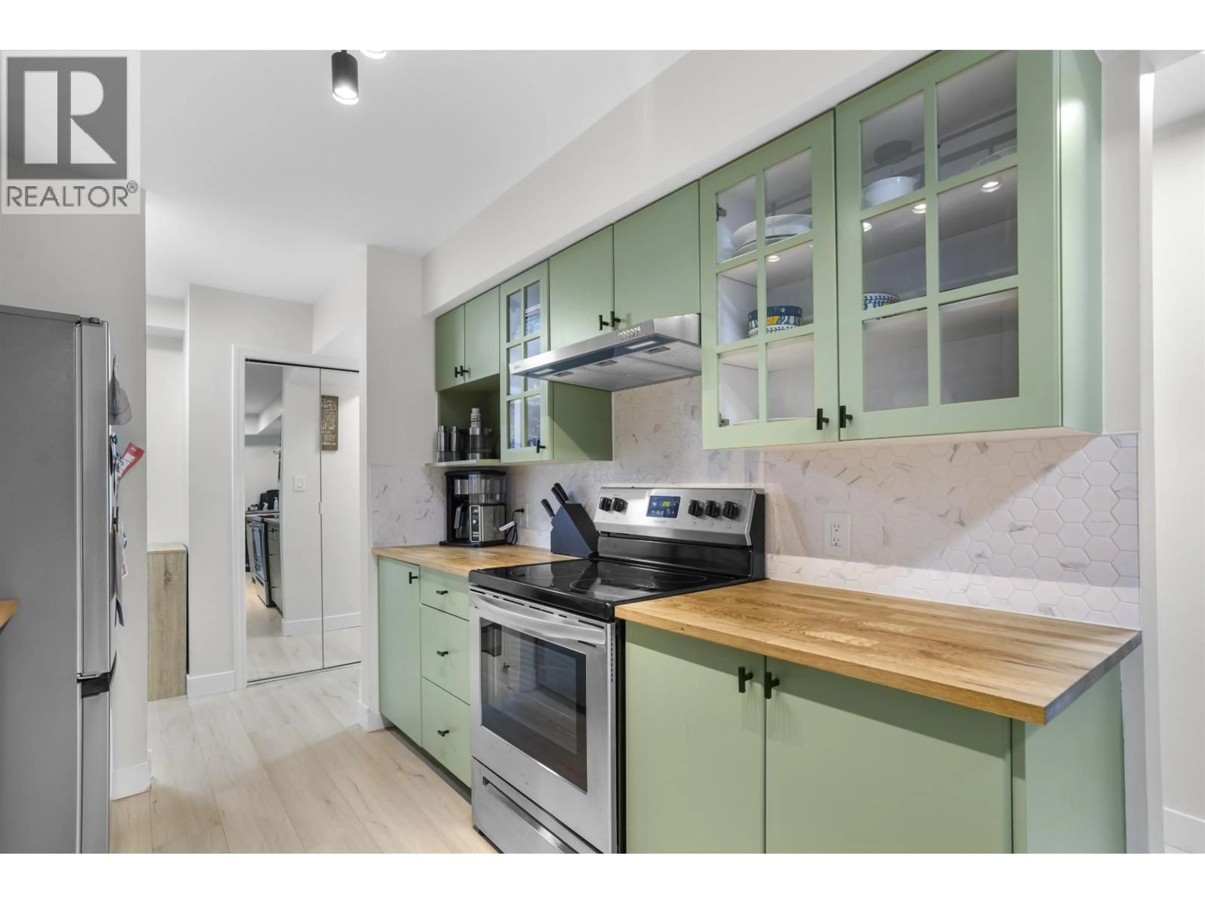 Standard kitchen, unknown for 201 - 22351 ST. ANNE STREET, Maple Ridge British Columbia V2X2E7