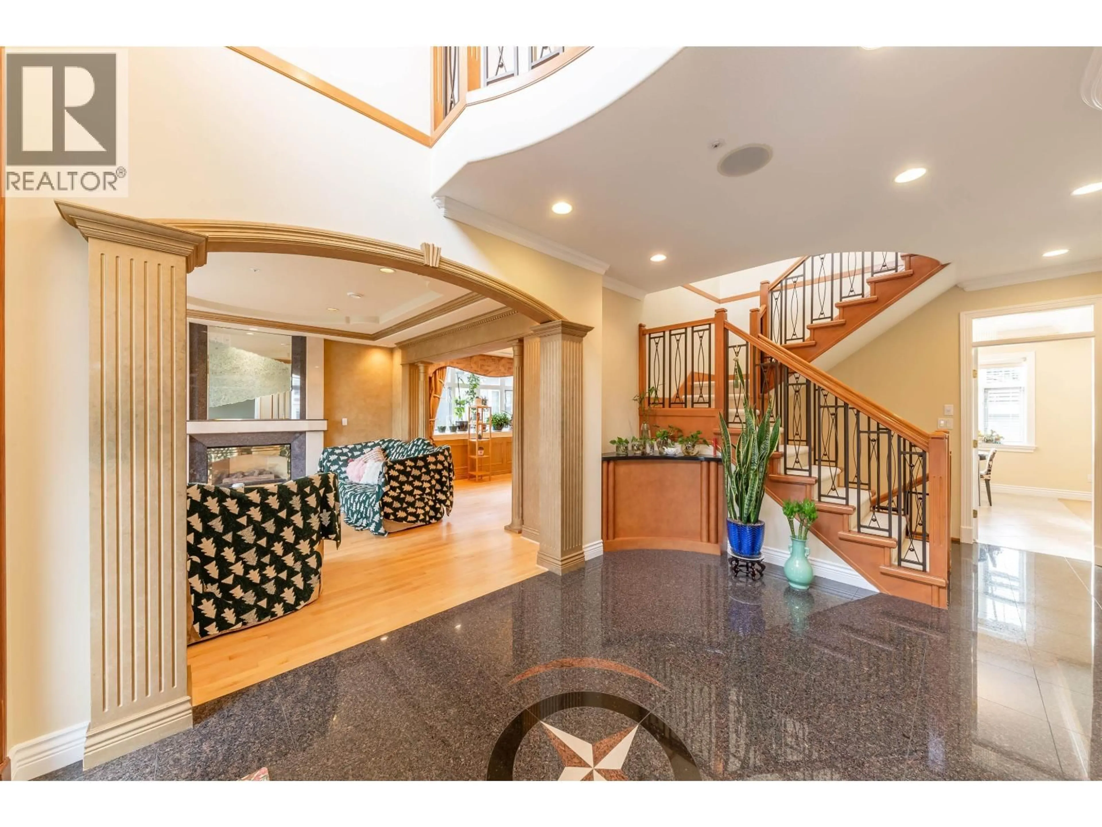 Indoor foyer for 2328 22ND AVENUE, Vancouver British Columbia V6L1L9