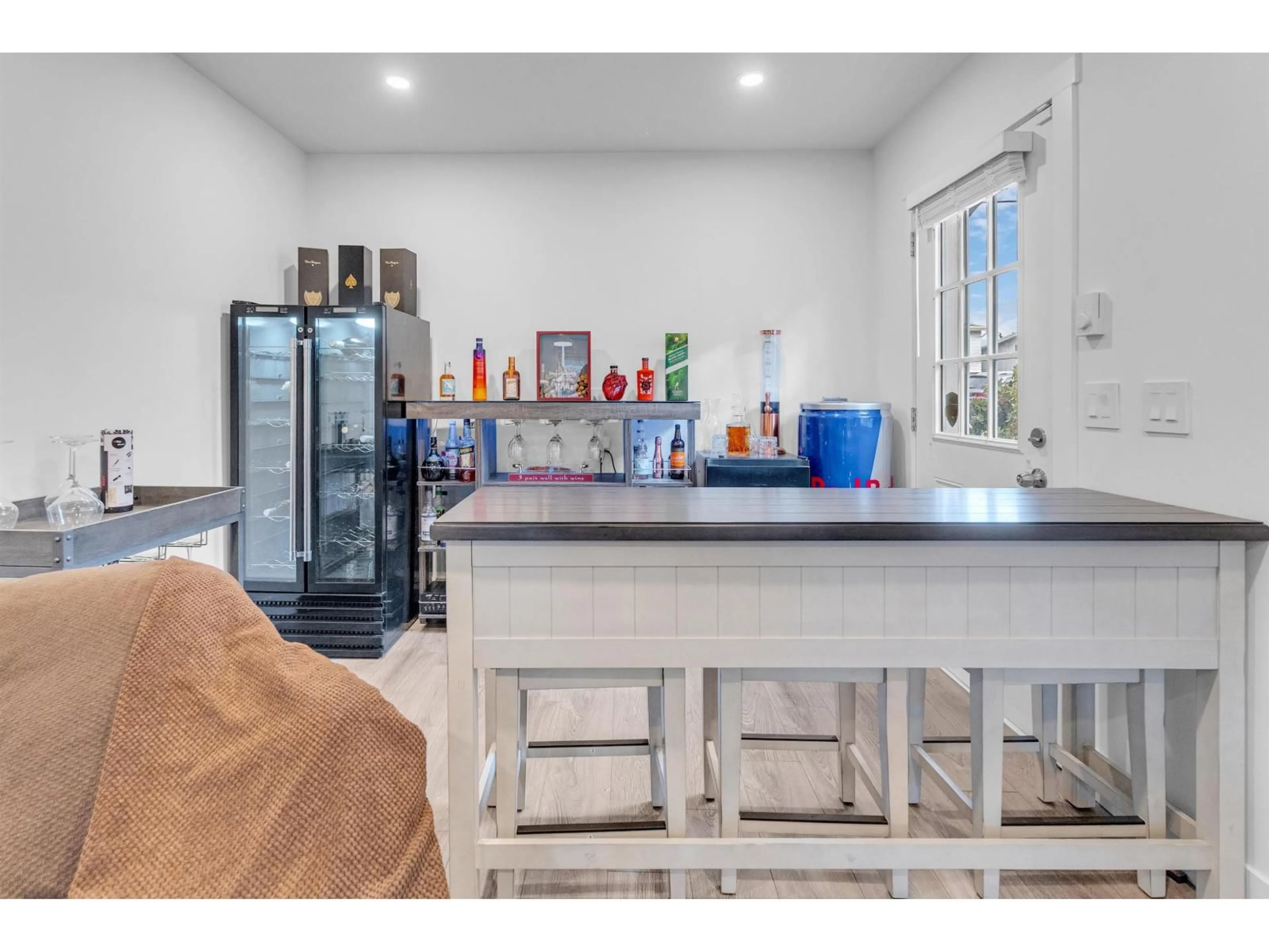 Open concept kitchen, ceramic/tile floor for 32546 PANDORA, Abbotsford British Columbia V2T3X1