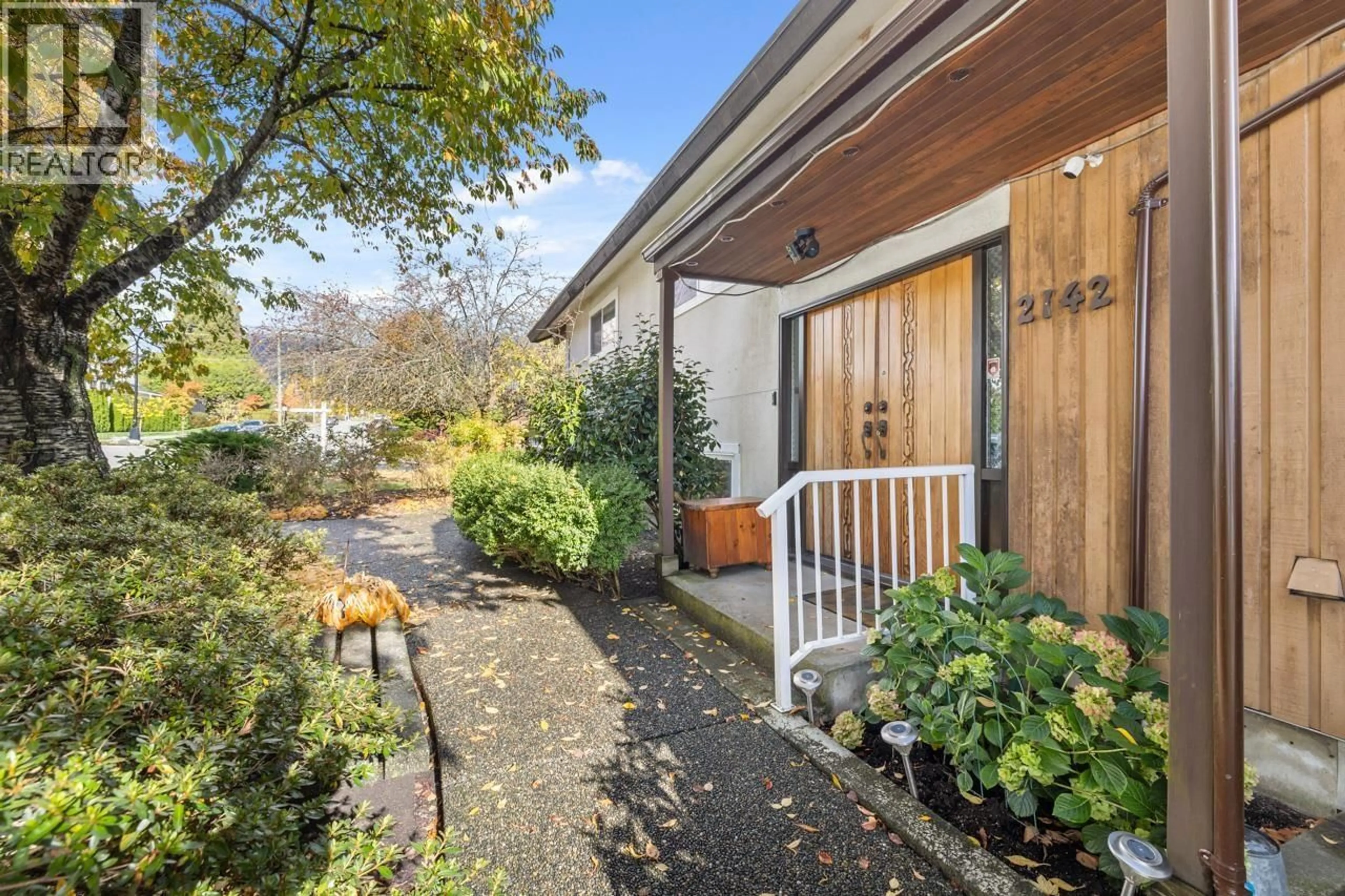 Patio, street for 2142 ST. ANDREWS AVENUE, North Vancouver British Columbia V7L3M5