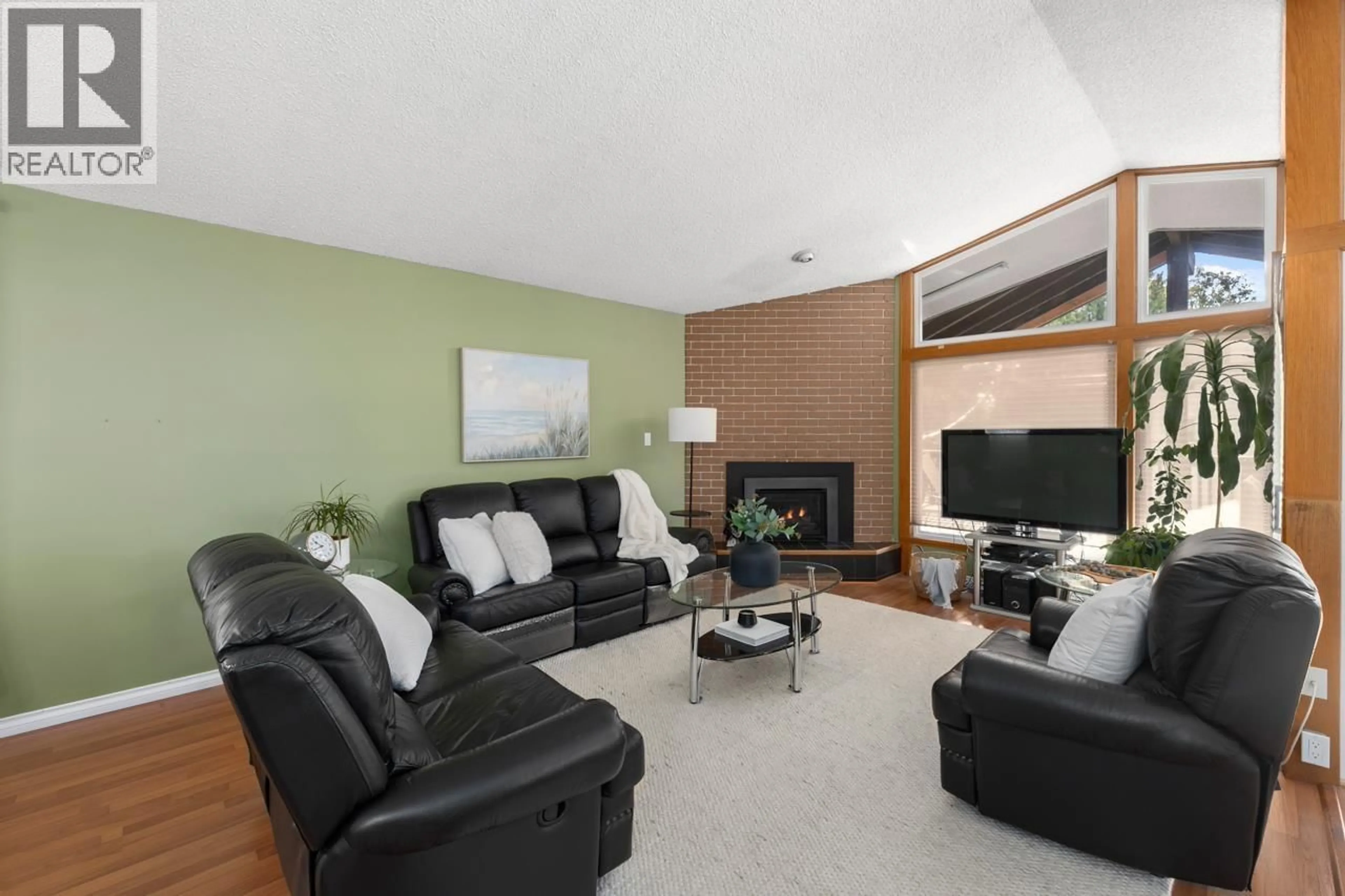 Living room with furniture, unknown for 2142 ST. ANDREWS AVENUE, North Vancouver British Columbia V7L3M5