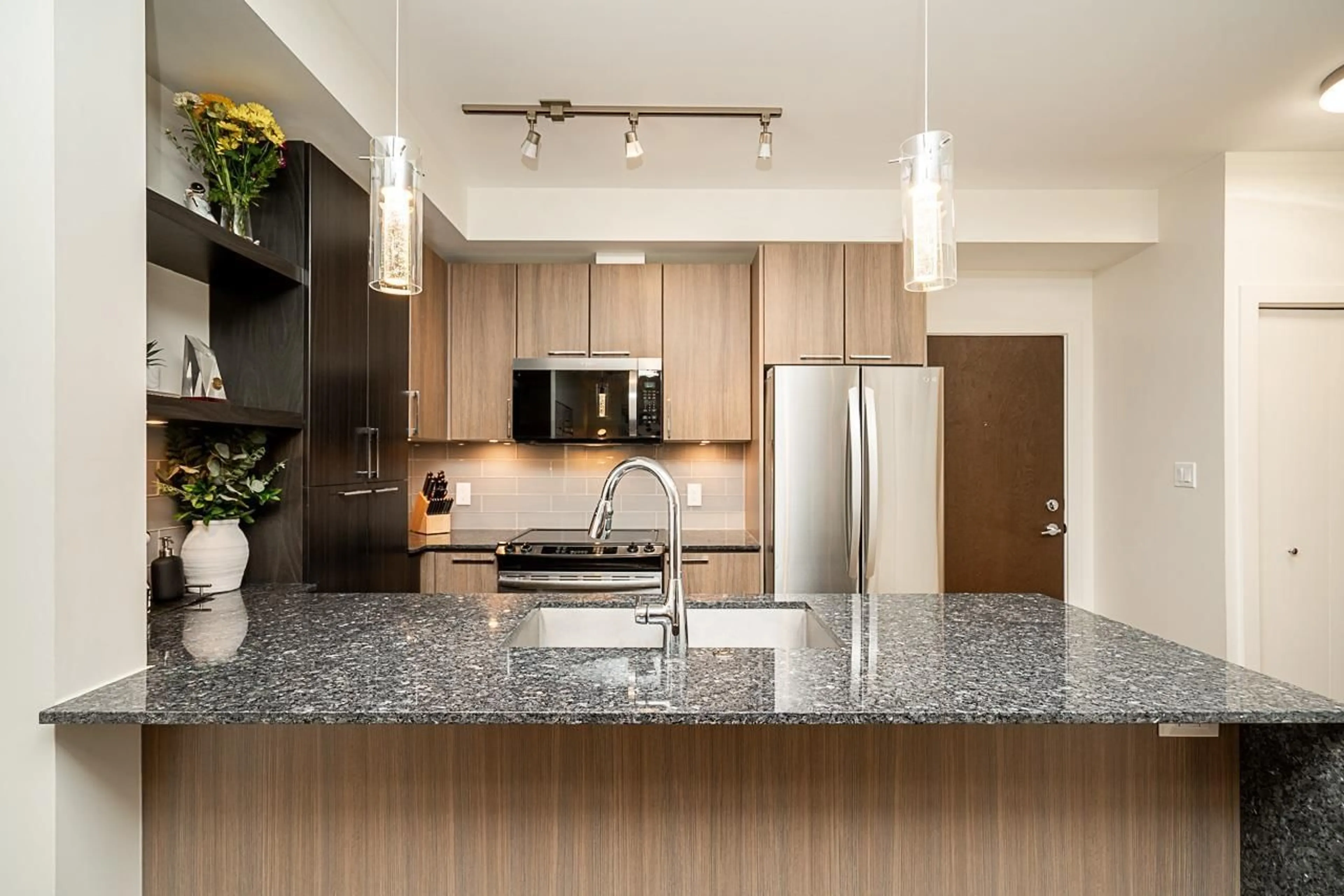 Contemporary kitchen, unknown for B103 - 20211 66, Langley British Columbia V2Y0L4