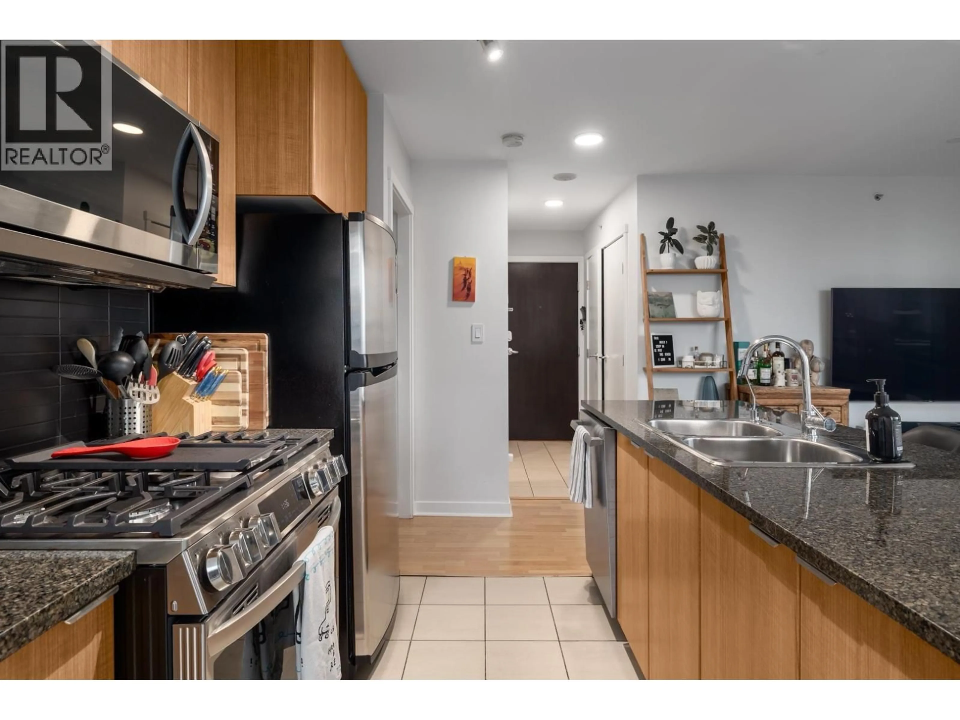Standard kitchen, unknown for 1107 - 1010 RICHARDS STREET, Vancouver British Columbia V6B1G2