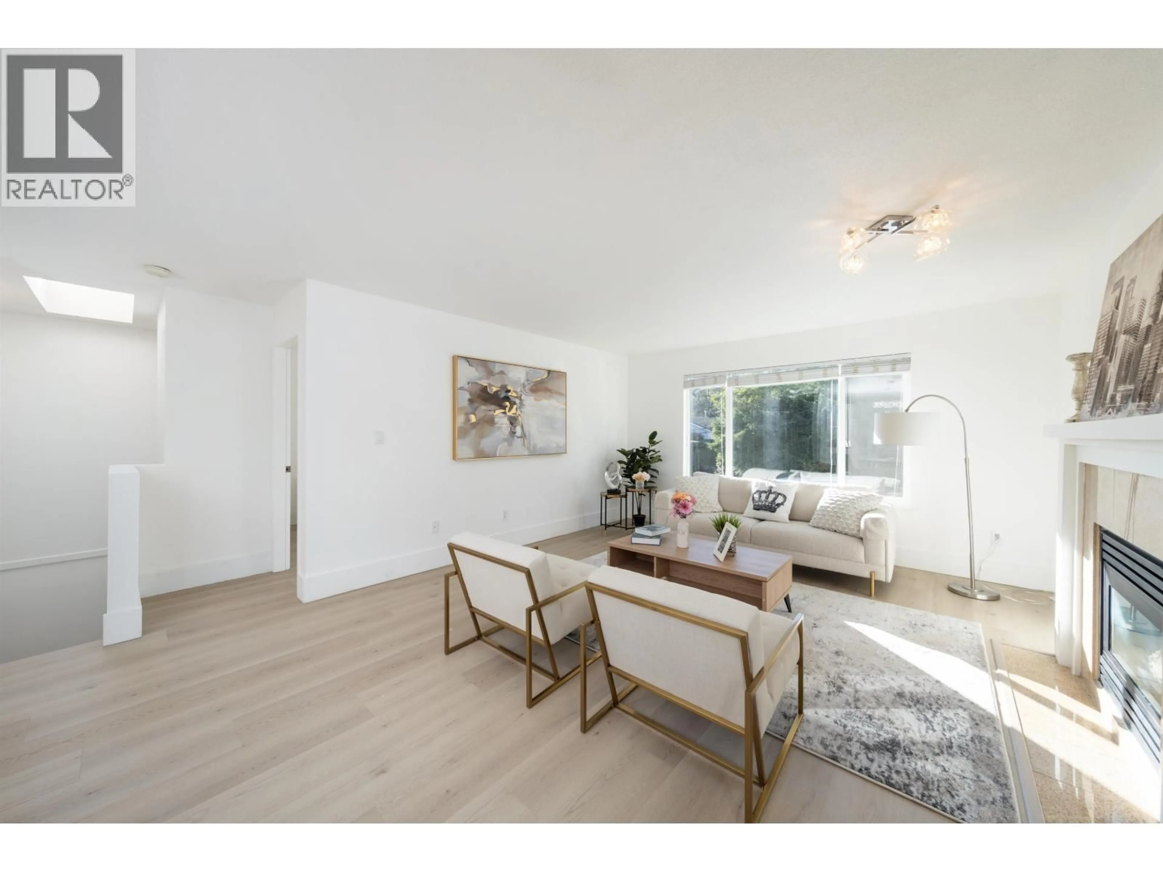 Living room with furniture, wood/laminate floor for 3638 MAGINNIS AVENUE, North Vancouver British Columbia V7K2L6