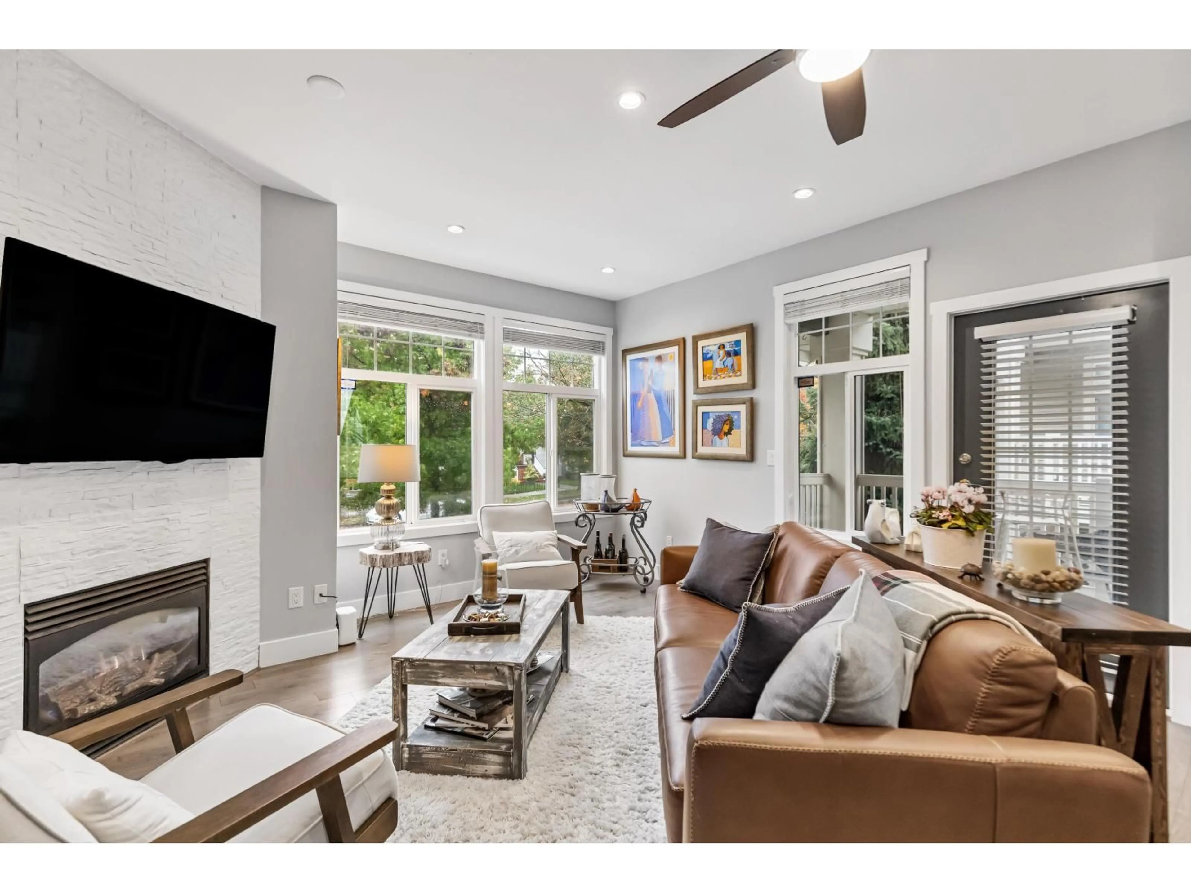 Living room with furniture, unknown for 10 - 14877 58, Surrey British Columbia V3S8Y9