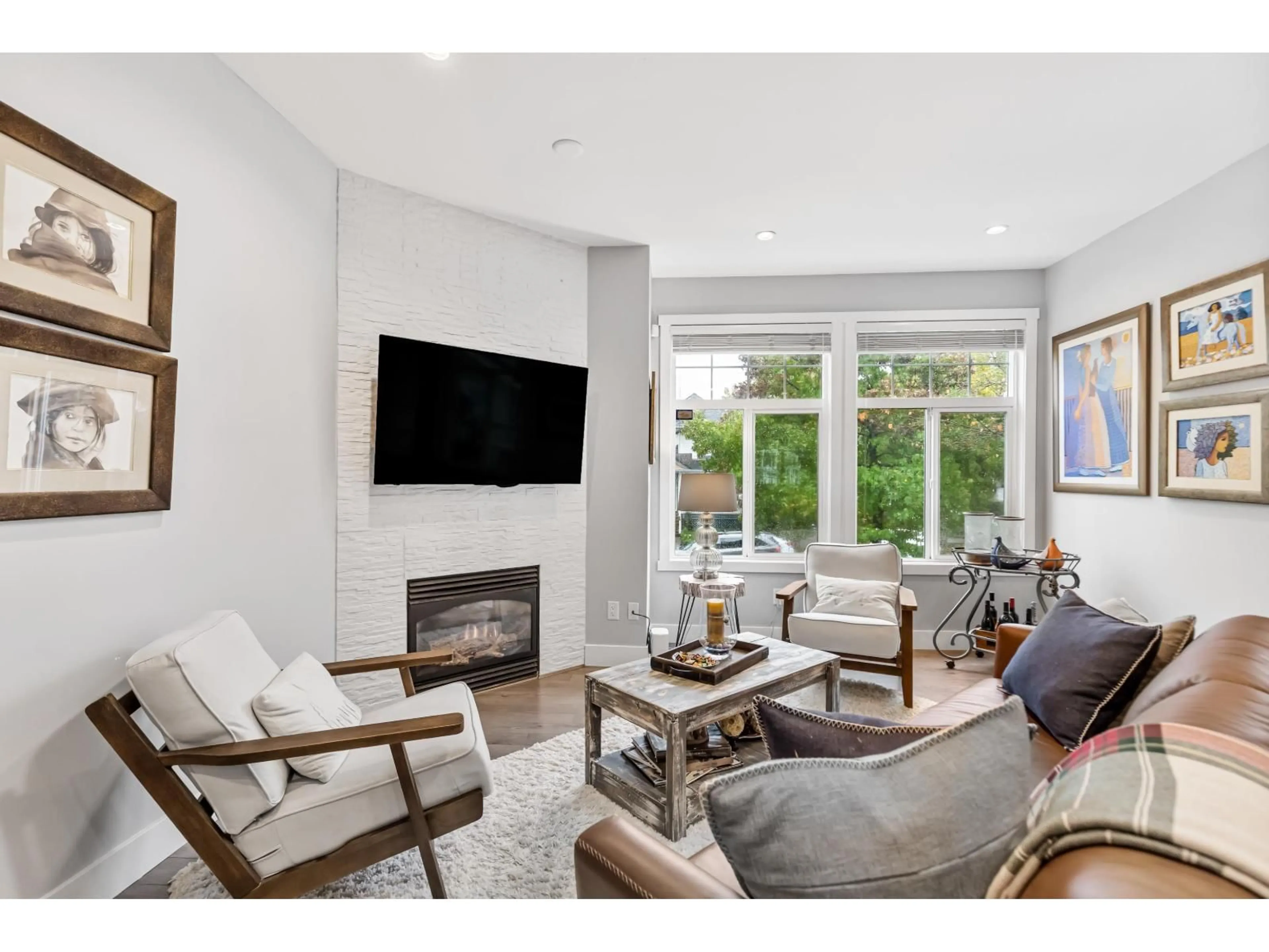 Living room with furniture, unknown for 10 - 14877 58, Surrey British Columbia V3S8Y9