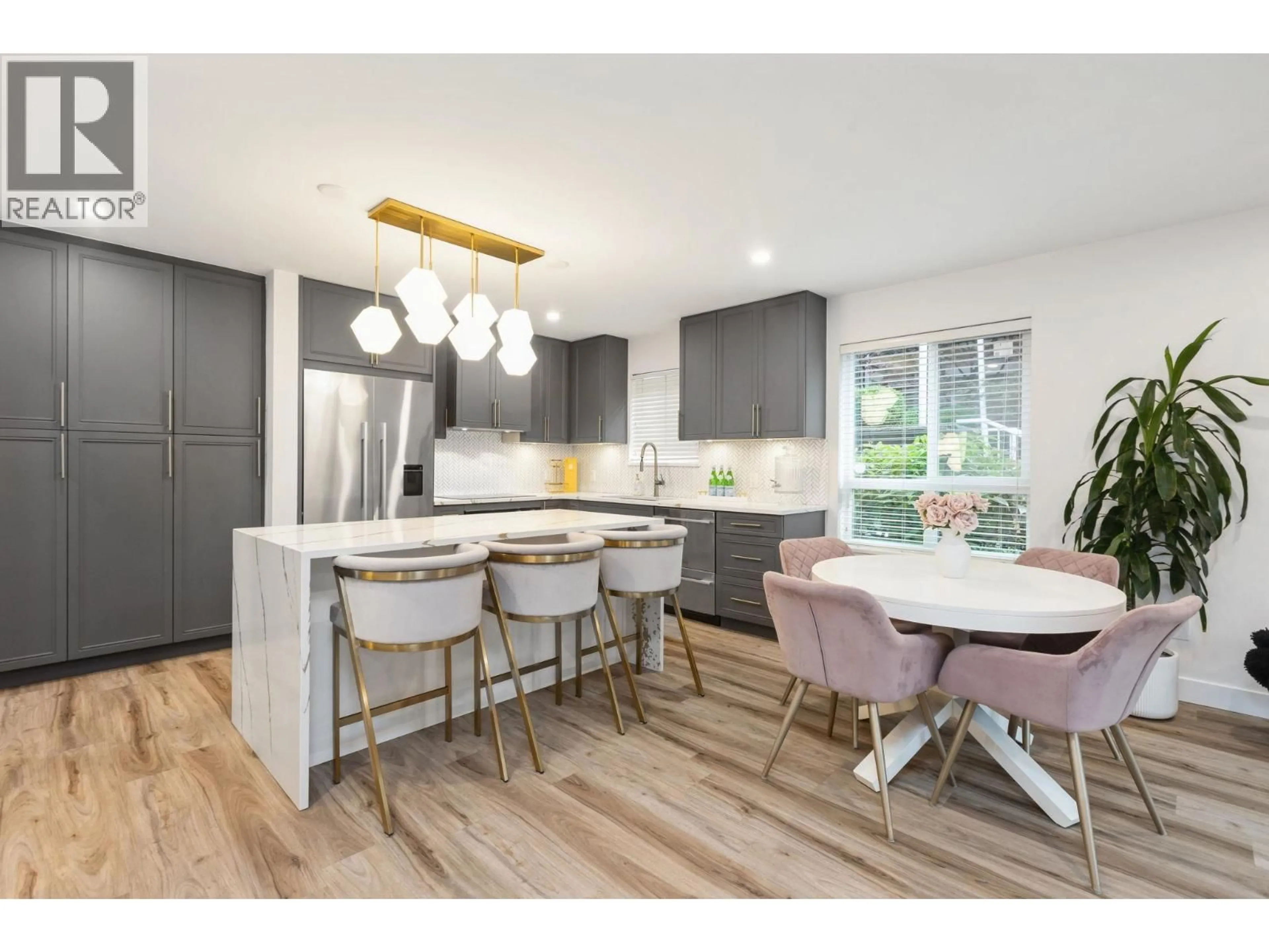 Open concept kitchen, wood/laminate floor for 6 - 848 16TH STREET, North Vancouver British Columbia V7P1R3