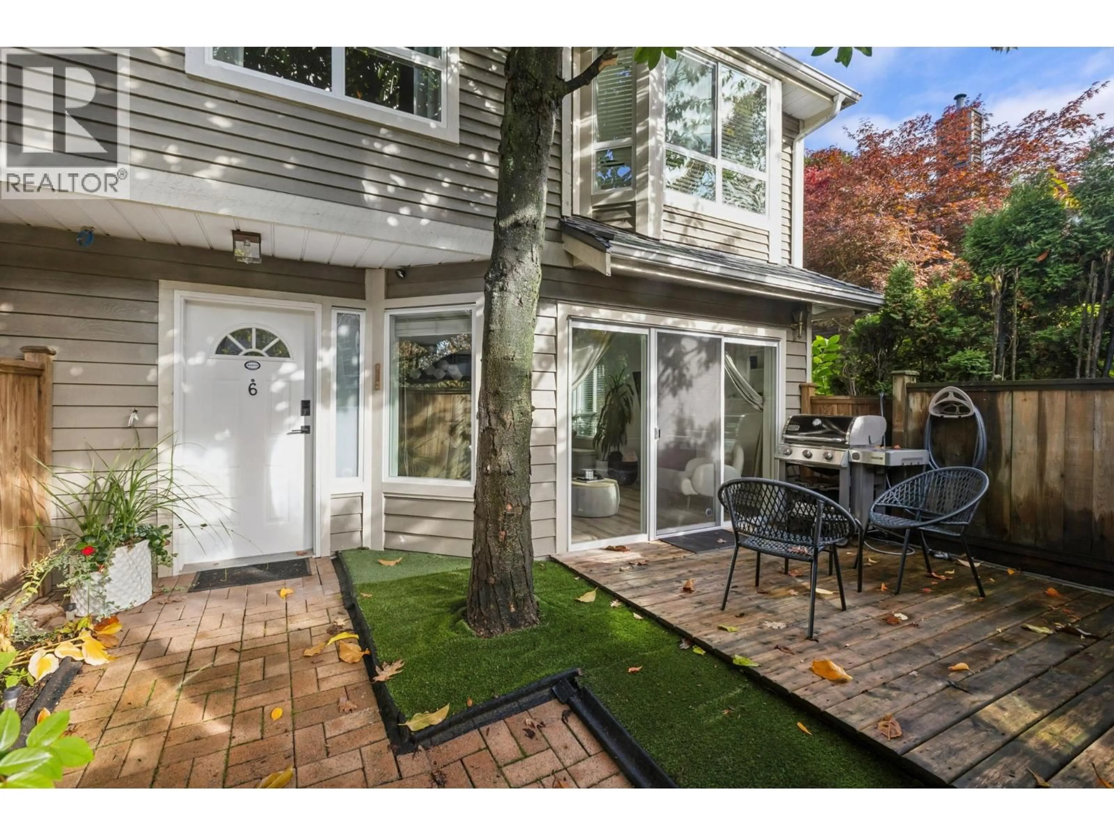 Patio, street for 6 - 848 16TH STREET, North Vancouver British Columbia V7P1R3