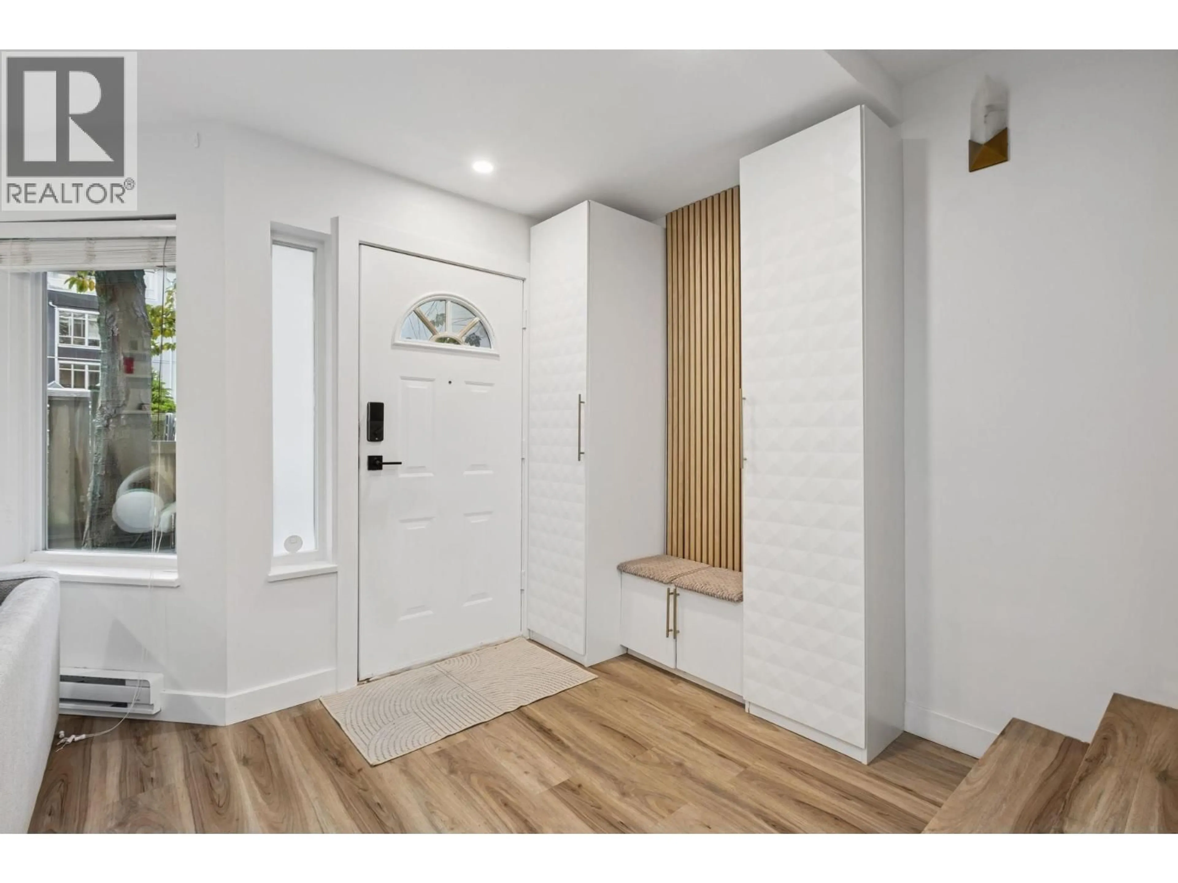 Indoor entryway for 6 - 848 16TH STREET, North Vancouver British Columbia V7P1R3