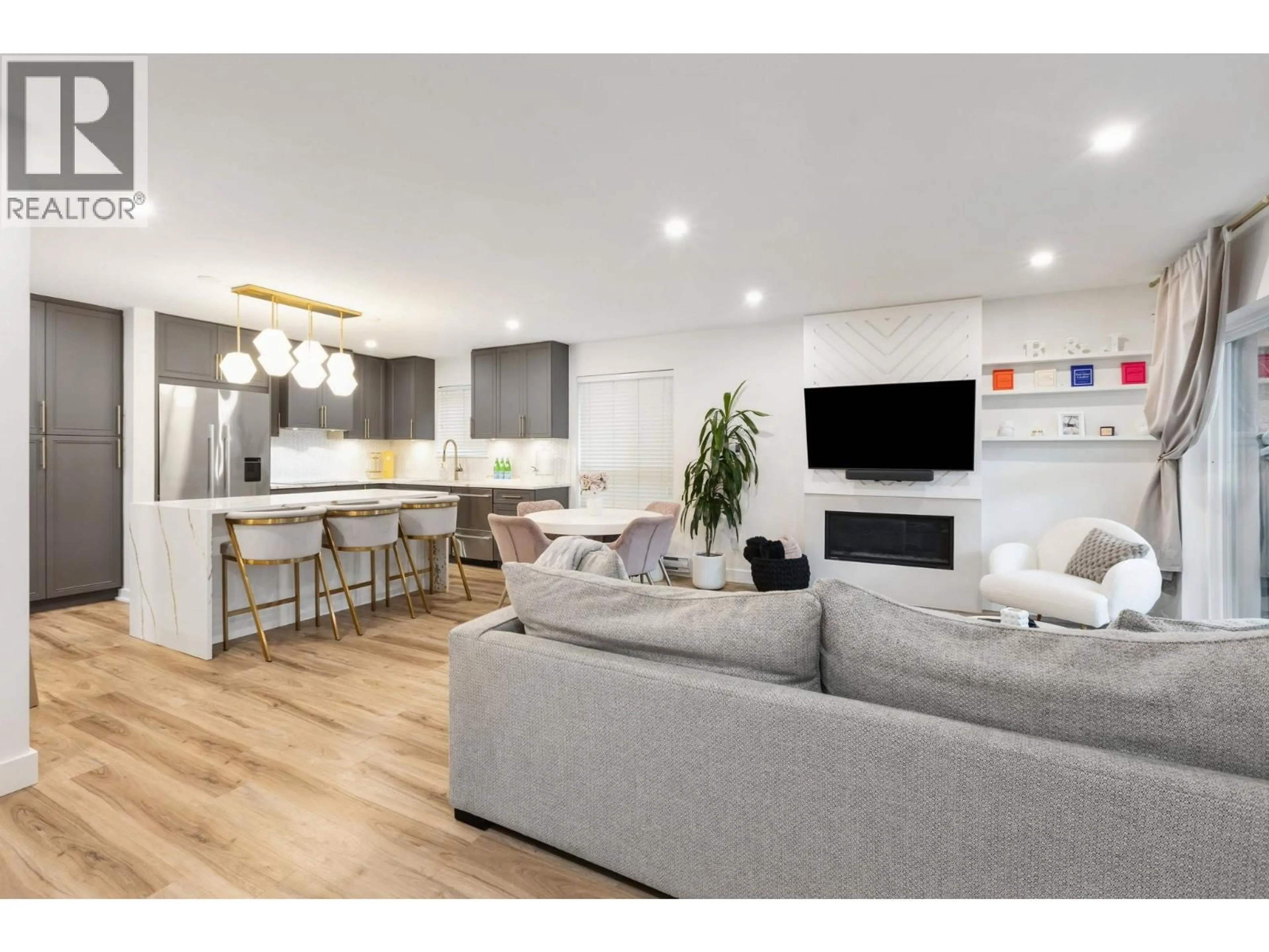 Unknown for 6 - 848 16TH STREET, North Vancouver British Columbia V7P1R3