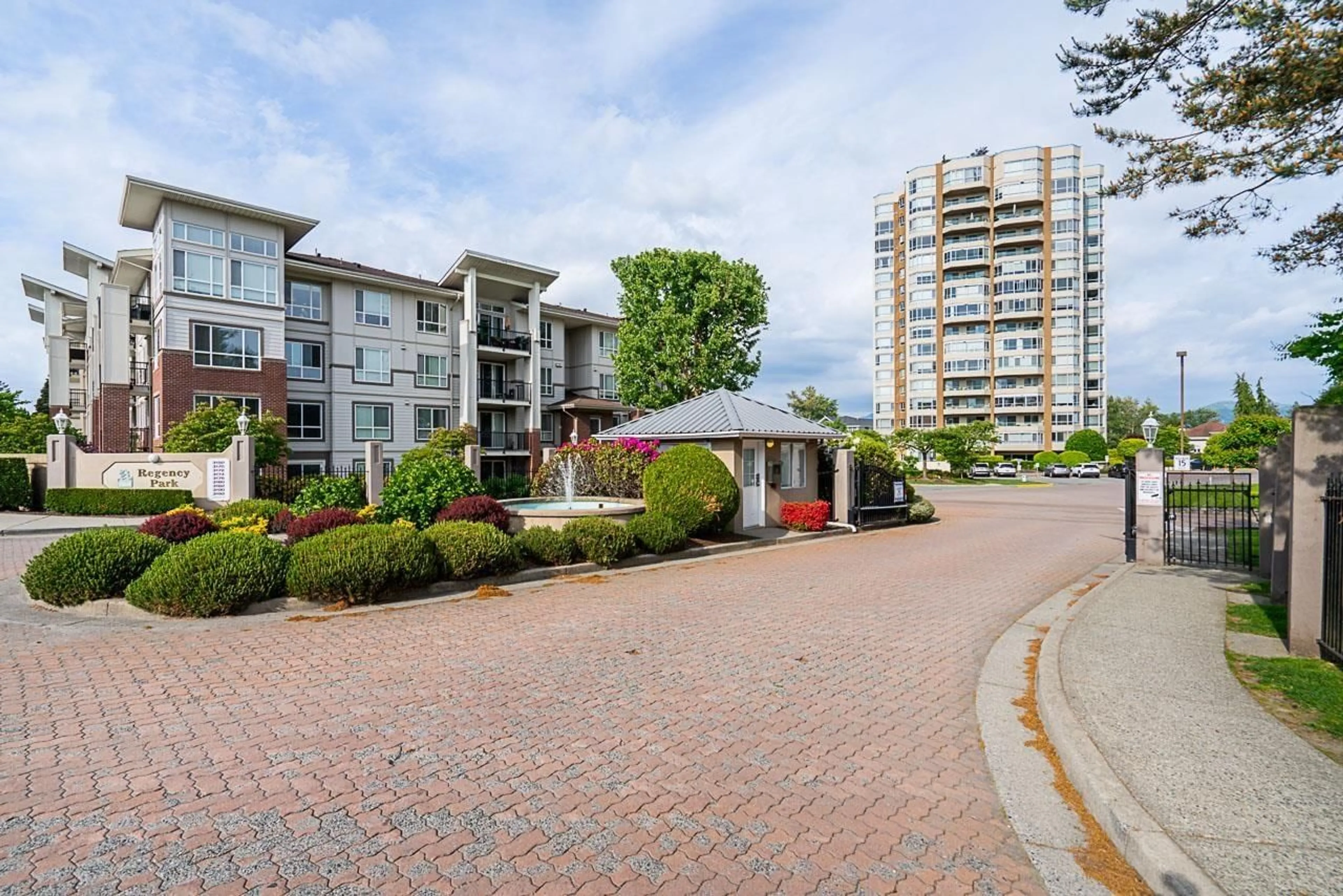 A pic from outside/outdoor area/front of a property/back of a property/a pic from drone, street for 1403 - 3190 GLADWIN, Abbotsford British Columbia V2T5T2