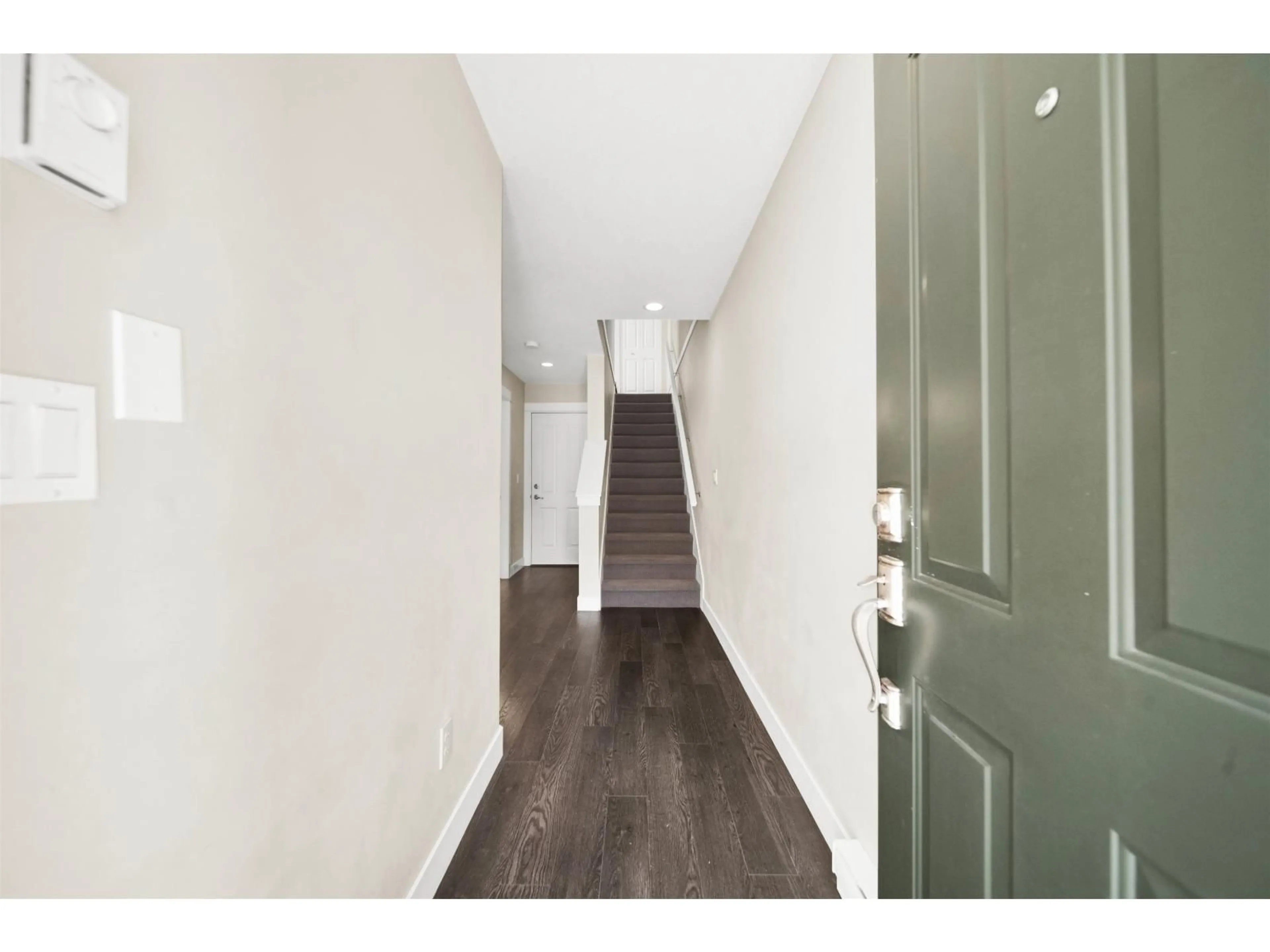 Indoor entryway for 39 - 2469 164, Surrey British Columbia V3S3T4