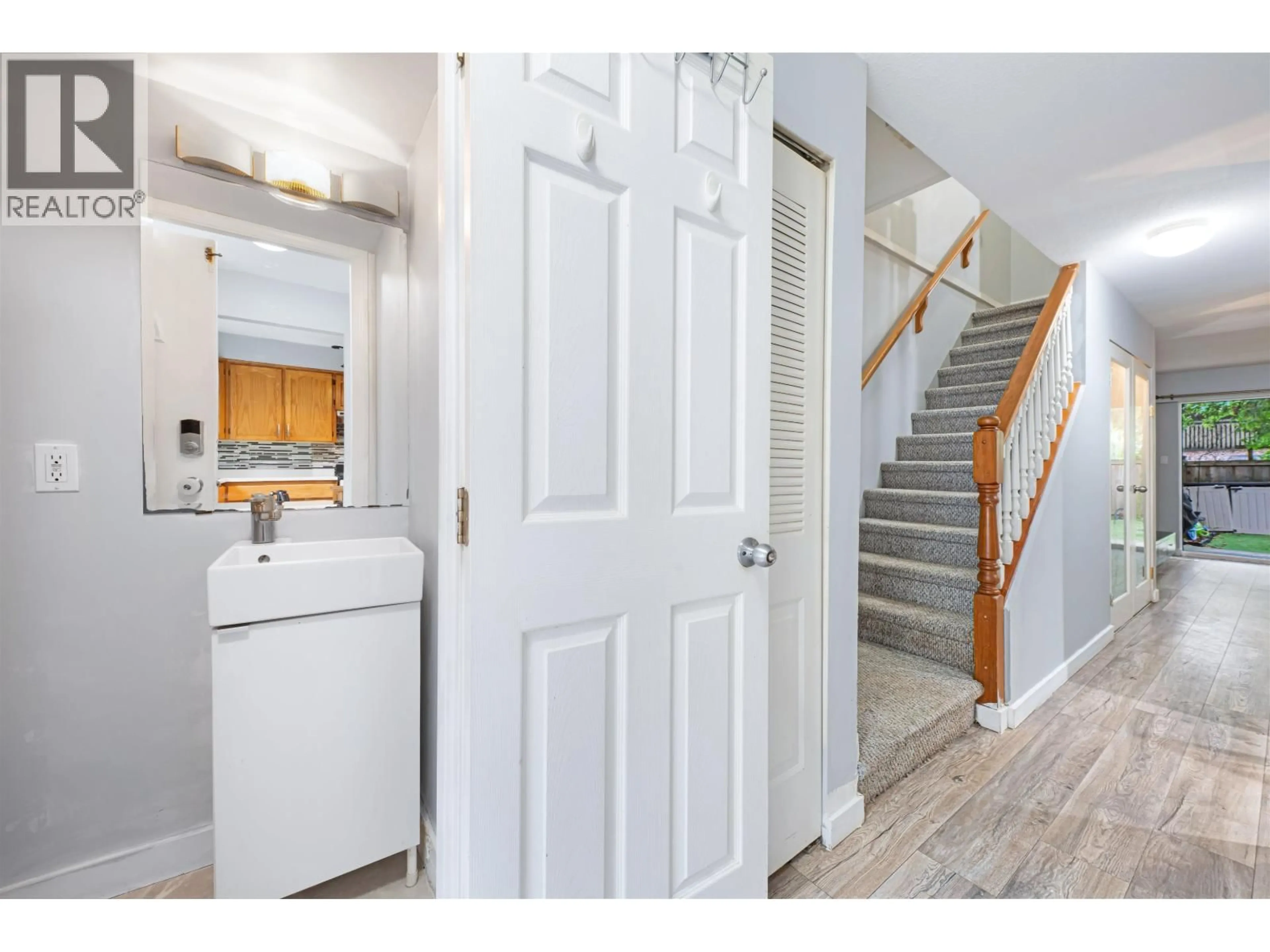 Indoor entryway for 11699 FULTON STREET, Maple Ridge British Columbia V2X6L3