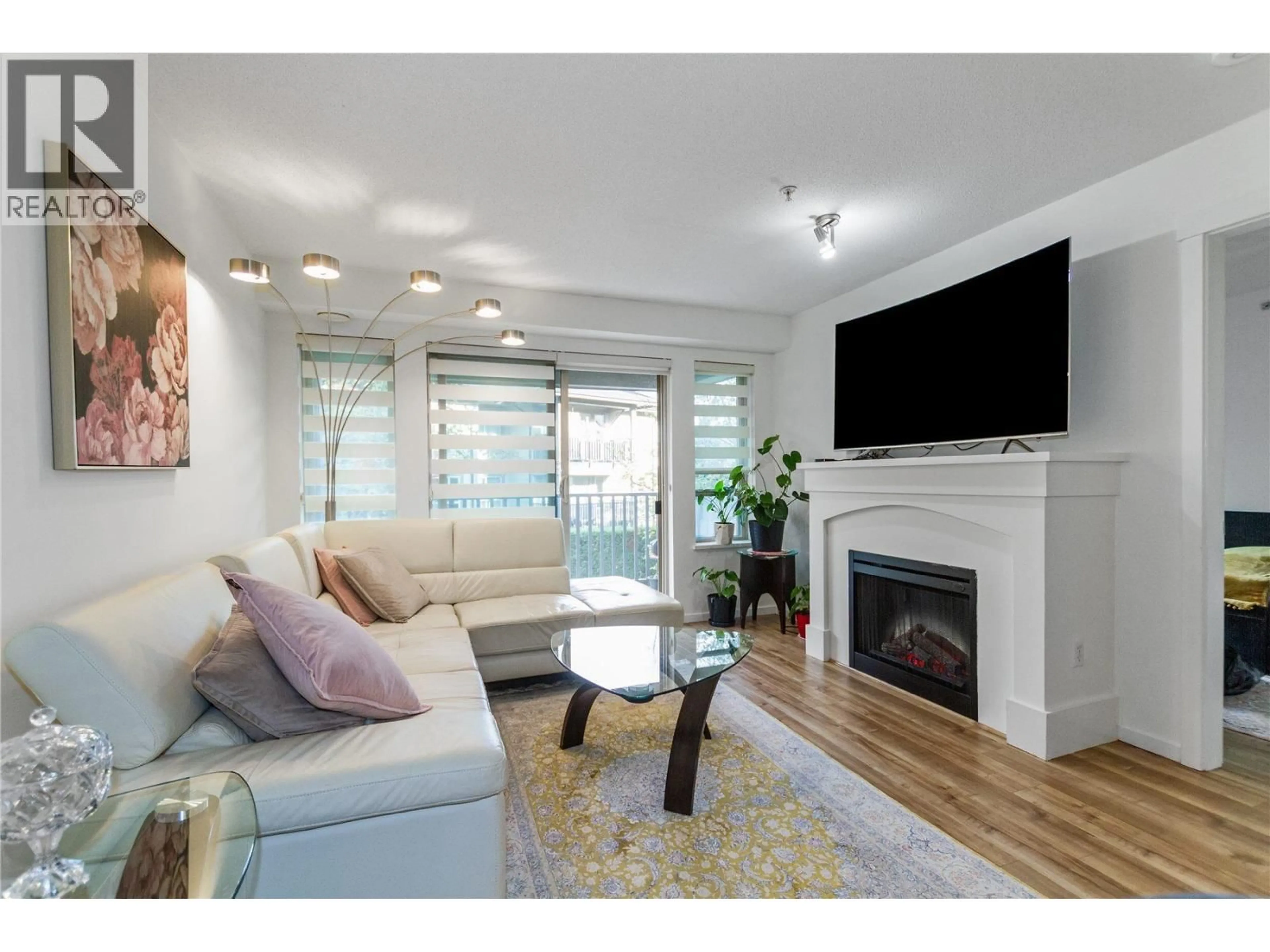 Living room with furniture, wood/laminate floor for 302 - 3132 DAYANEE SPRINGS BOULEVARD, Coquitlam British Columbia V3E0A2