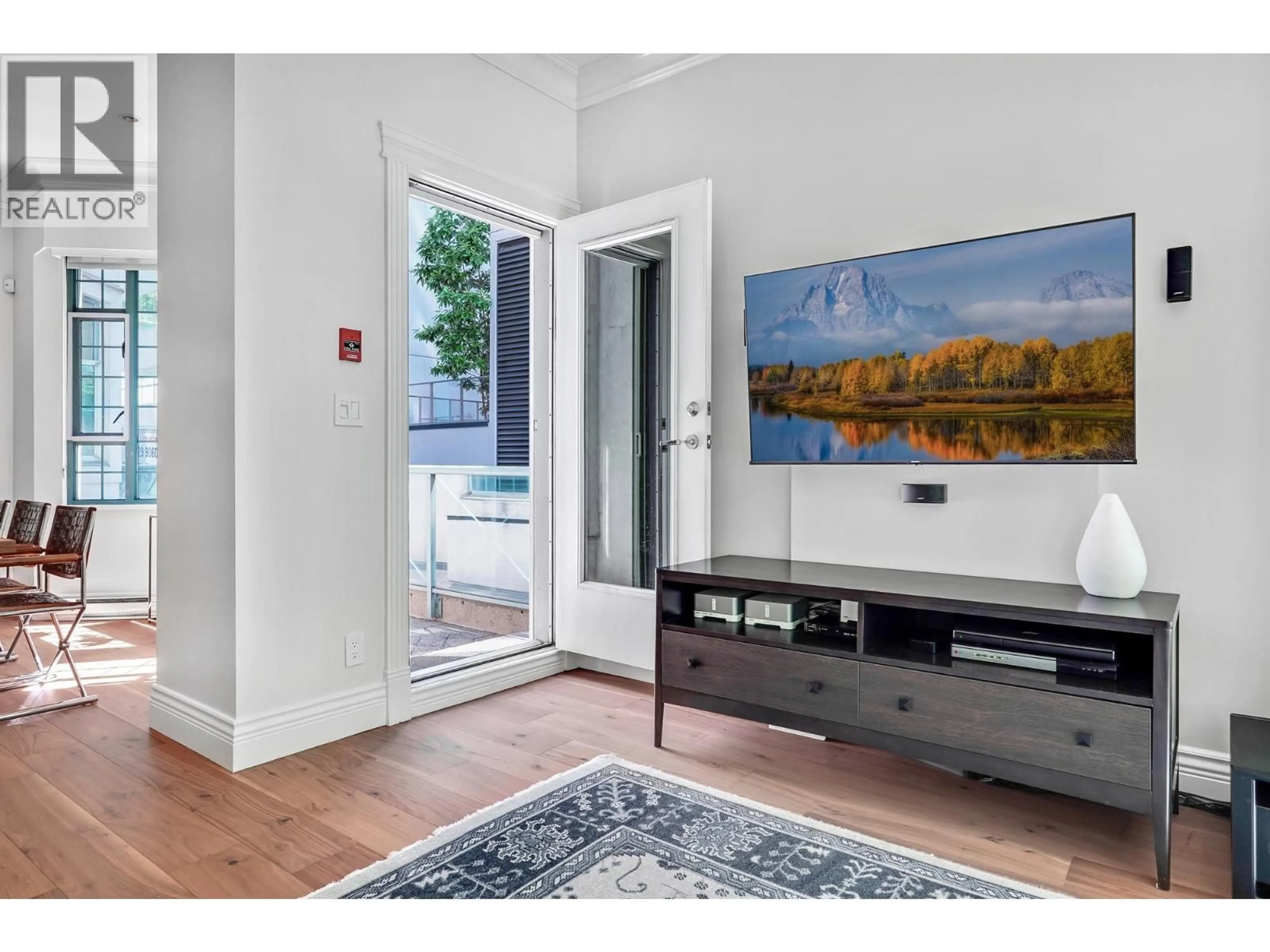 Indoor entryway for 281 SMITHE STREET, Vancouver British Columbia V6B5W4