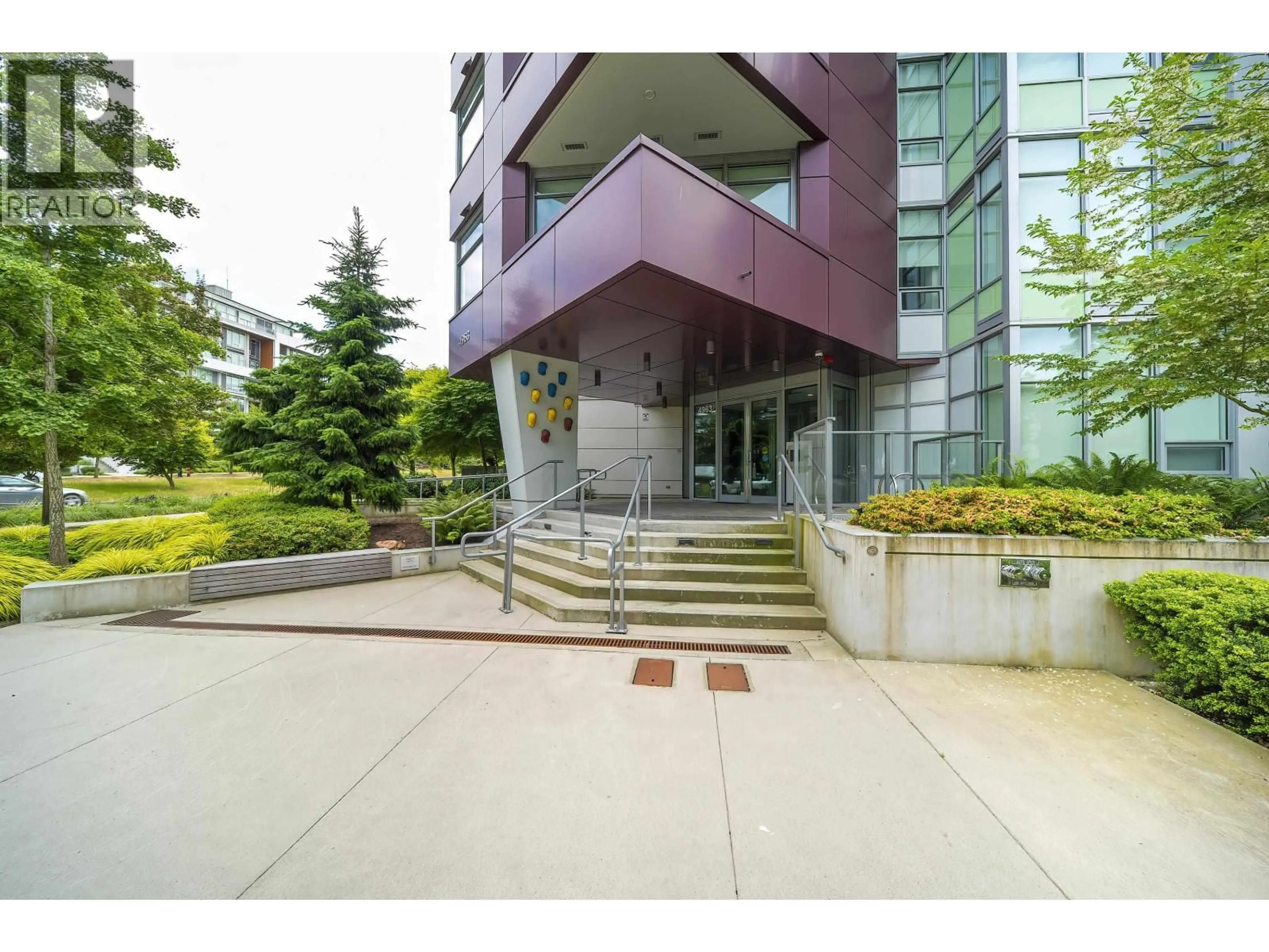 Indoor foyer for 209 - 4963 CAMBIE STREET, Vancouver British Columbia V5Z2Z6