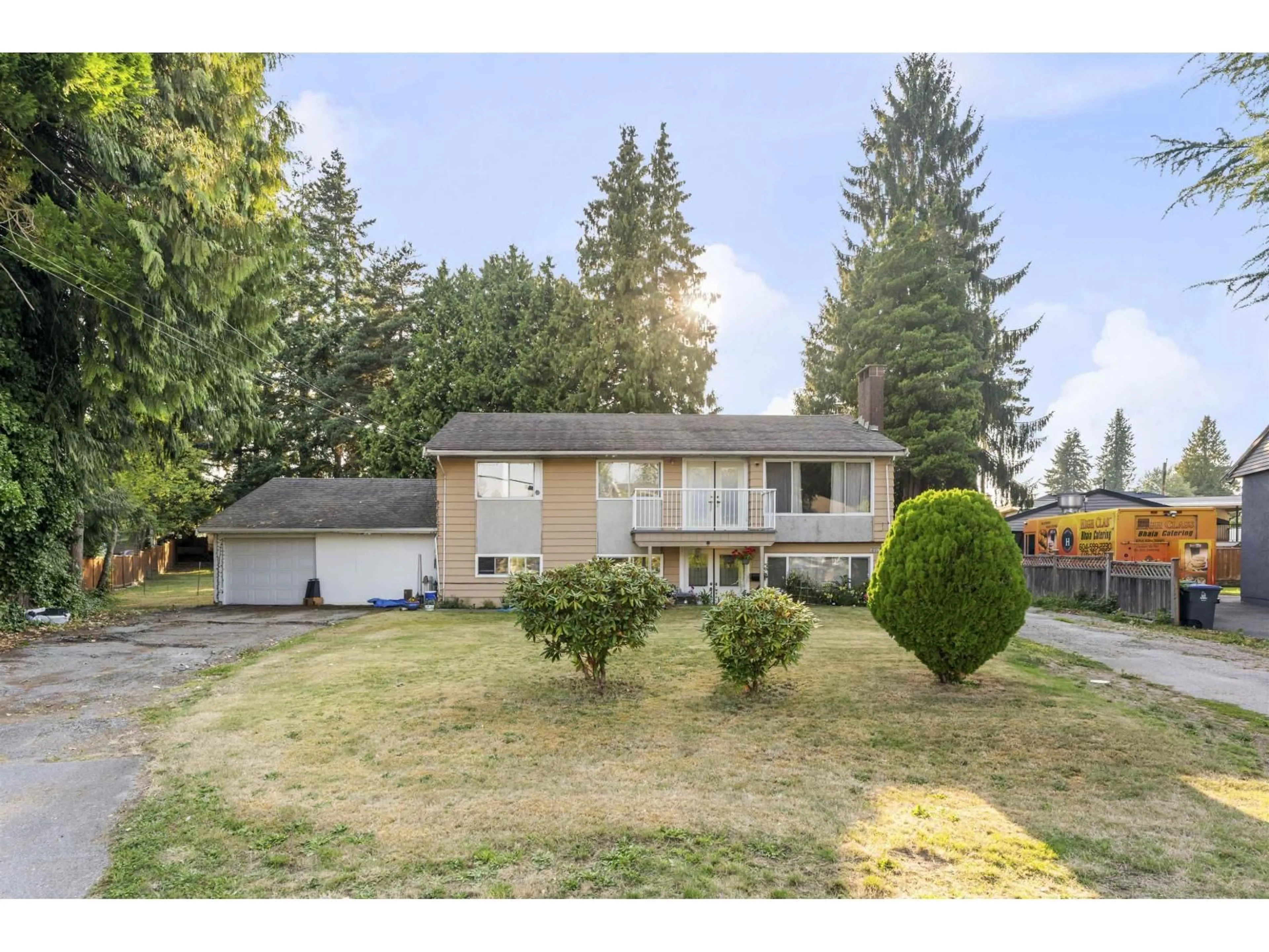 A pic from outside/outdoor area/front of a property/back of a property/a pic from drone, unknown for 9761 124A, Surrey British Columbia V3V4W2