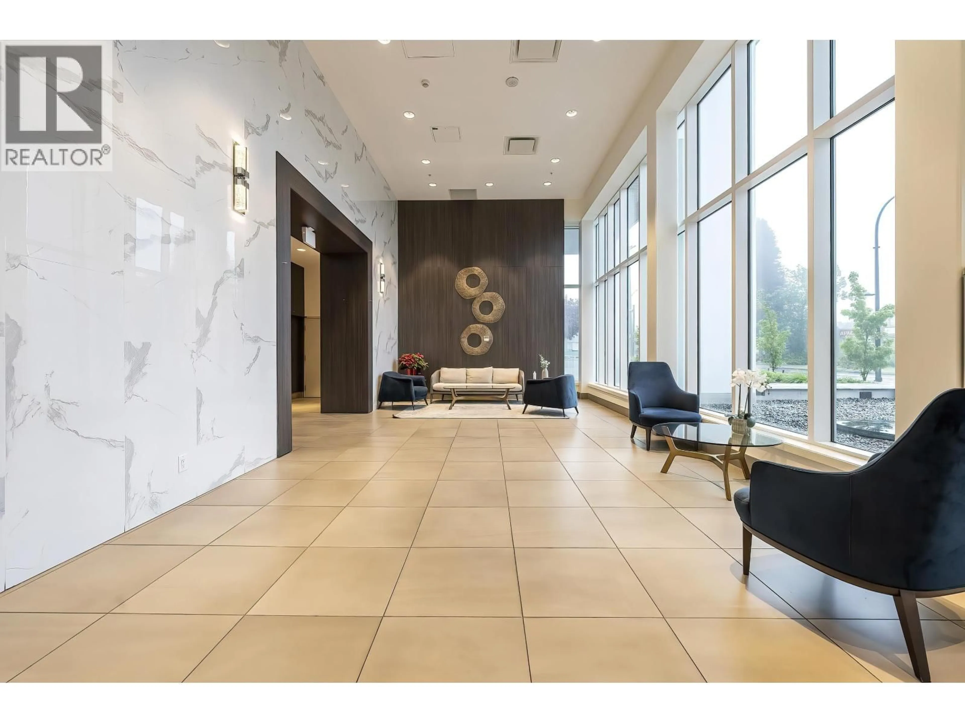 Indoor foyer for 704 - 5051 IMPERIAL STREET, Burnaby British Columbia V5J0J3