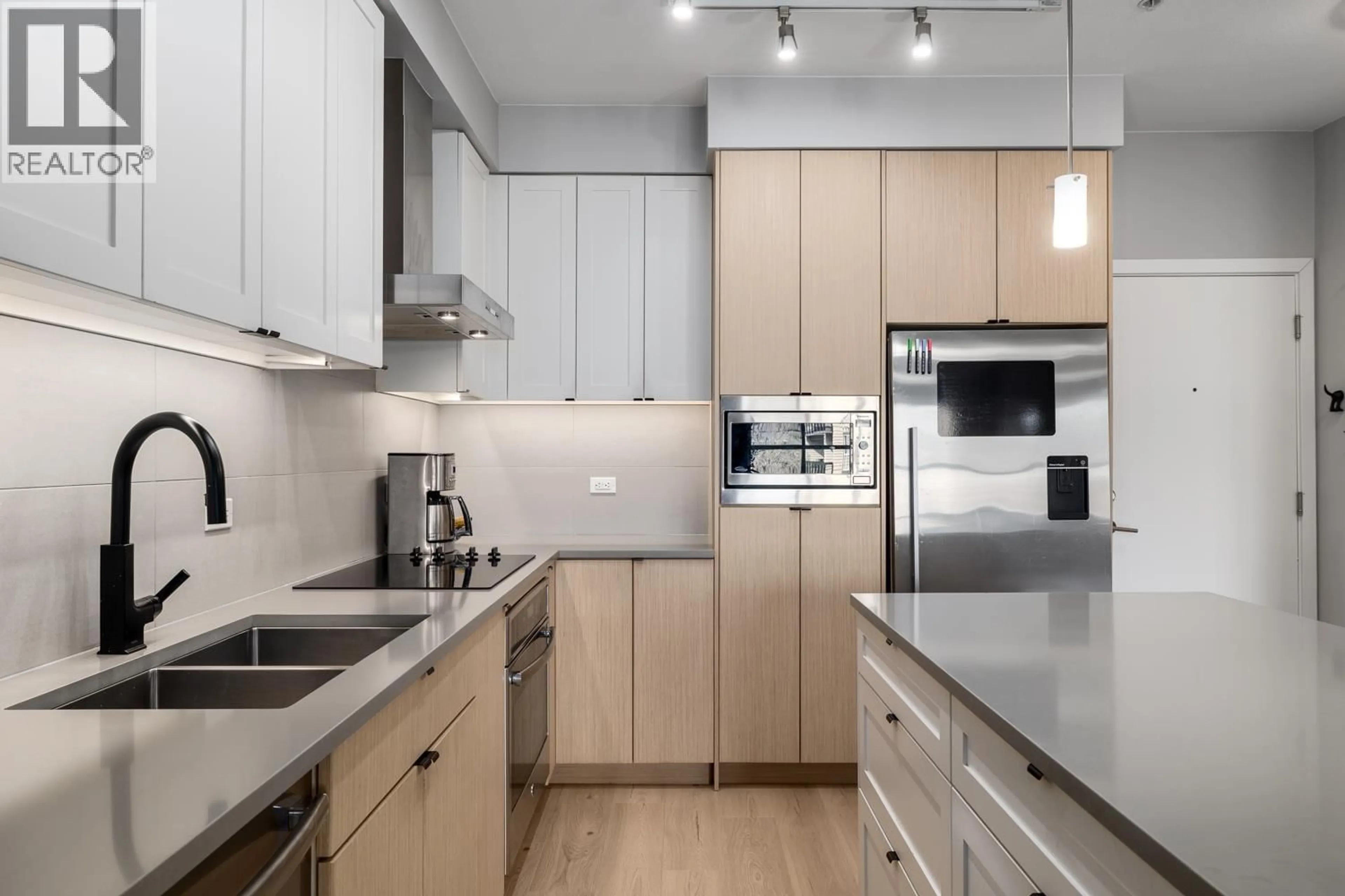 Contemporary kitchen, unknown for 207 - 3205 MOUNTAIN HIGHWAY, North Vancouver British Columbia V7K0A3