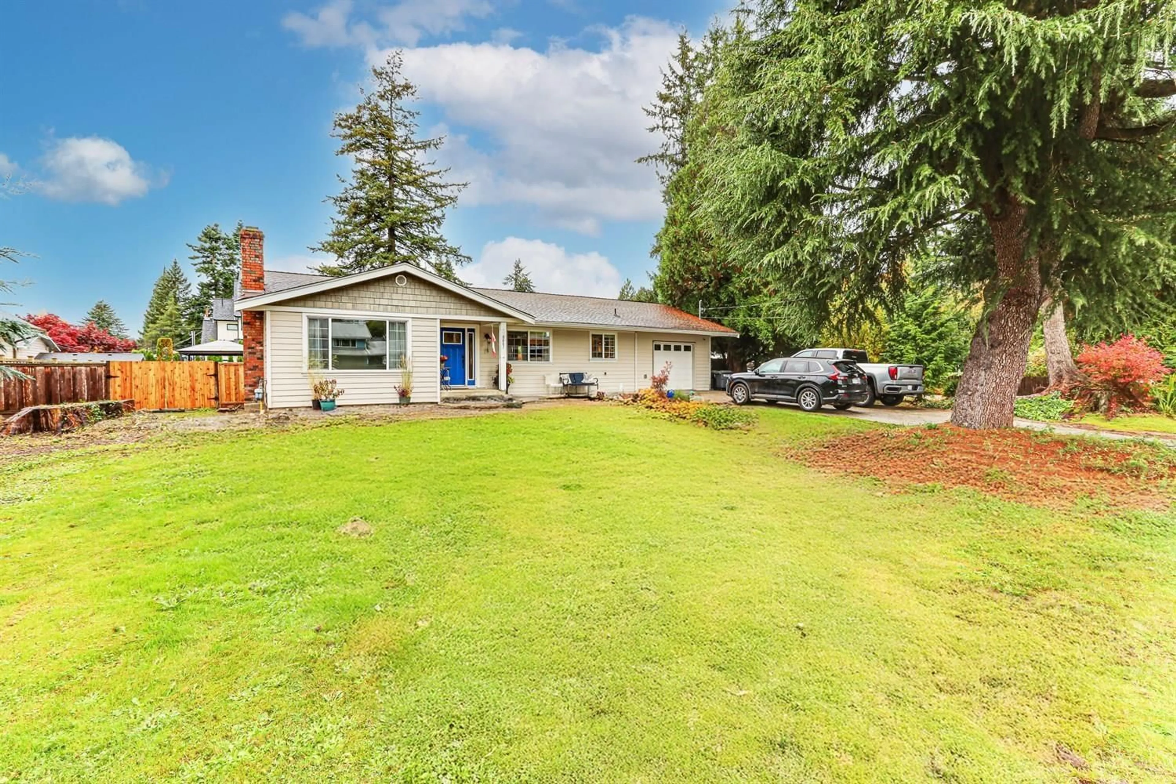 A pic from outside/outdoor area/front of a property/back of a property/a pic from drone, street for 8887 GAY, Langley British Columbia V1M2R5