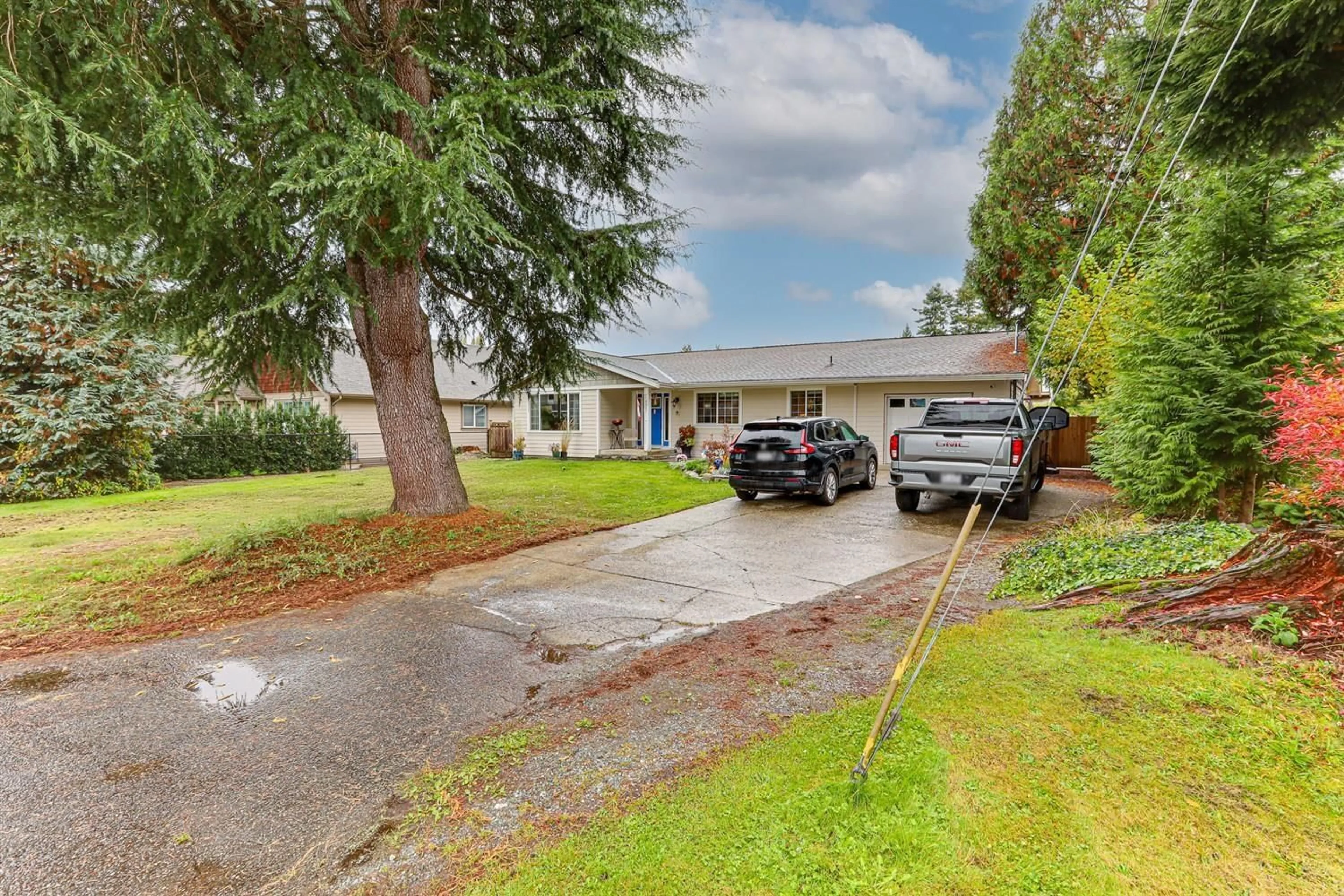 A pic from outside/outdoor area/front of a property/back of a property/a pic from drone, street for 8887 GAY, Langley British Columbia V1M2R5