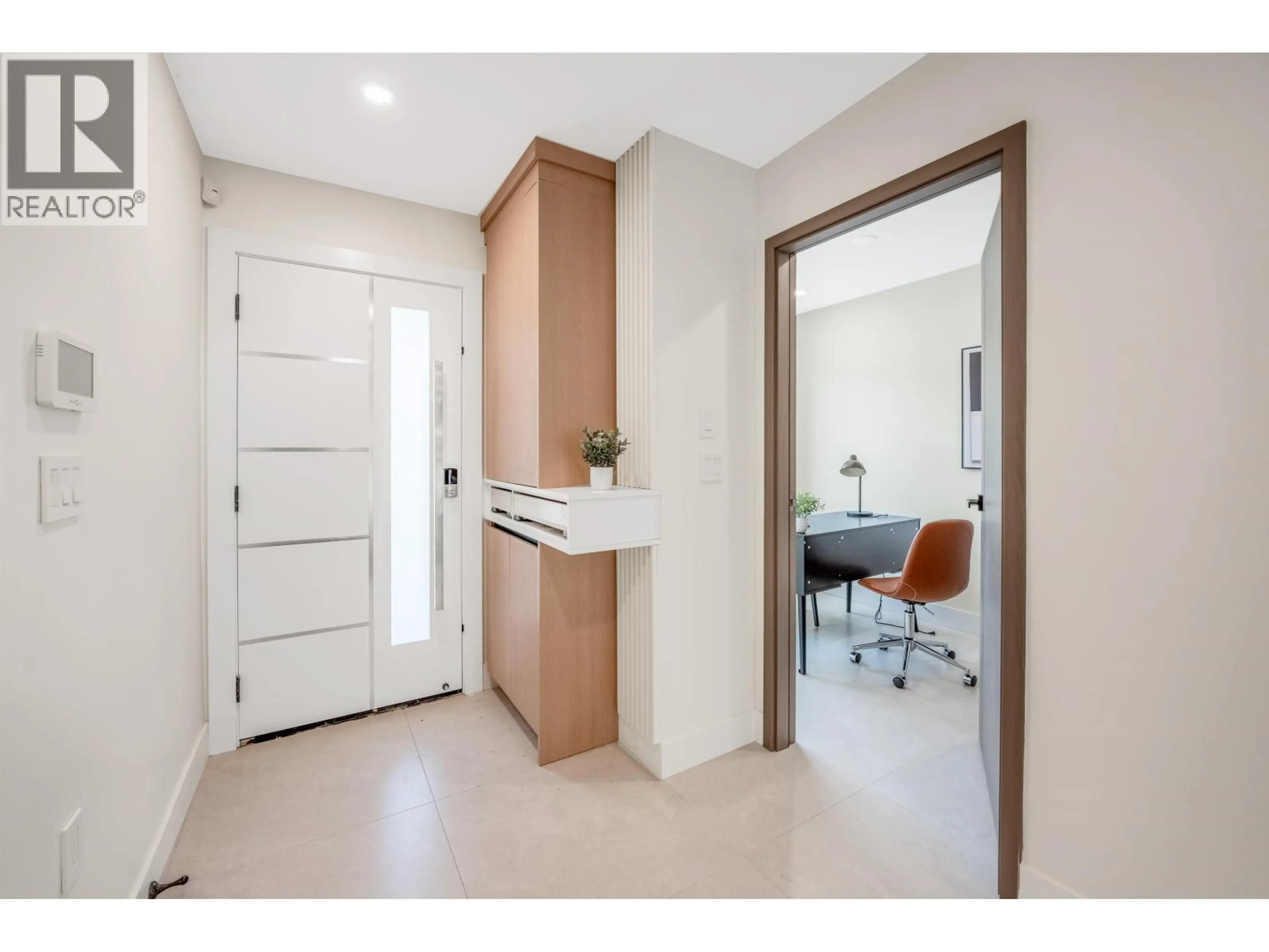 Indoor entryway for 104 - 914 ROCHESTER AVENUE, Coquitlam British Columbia V3K2W6