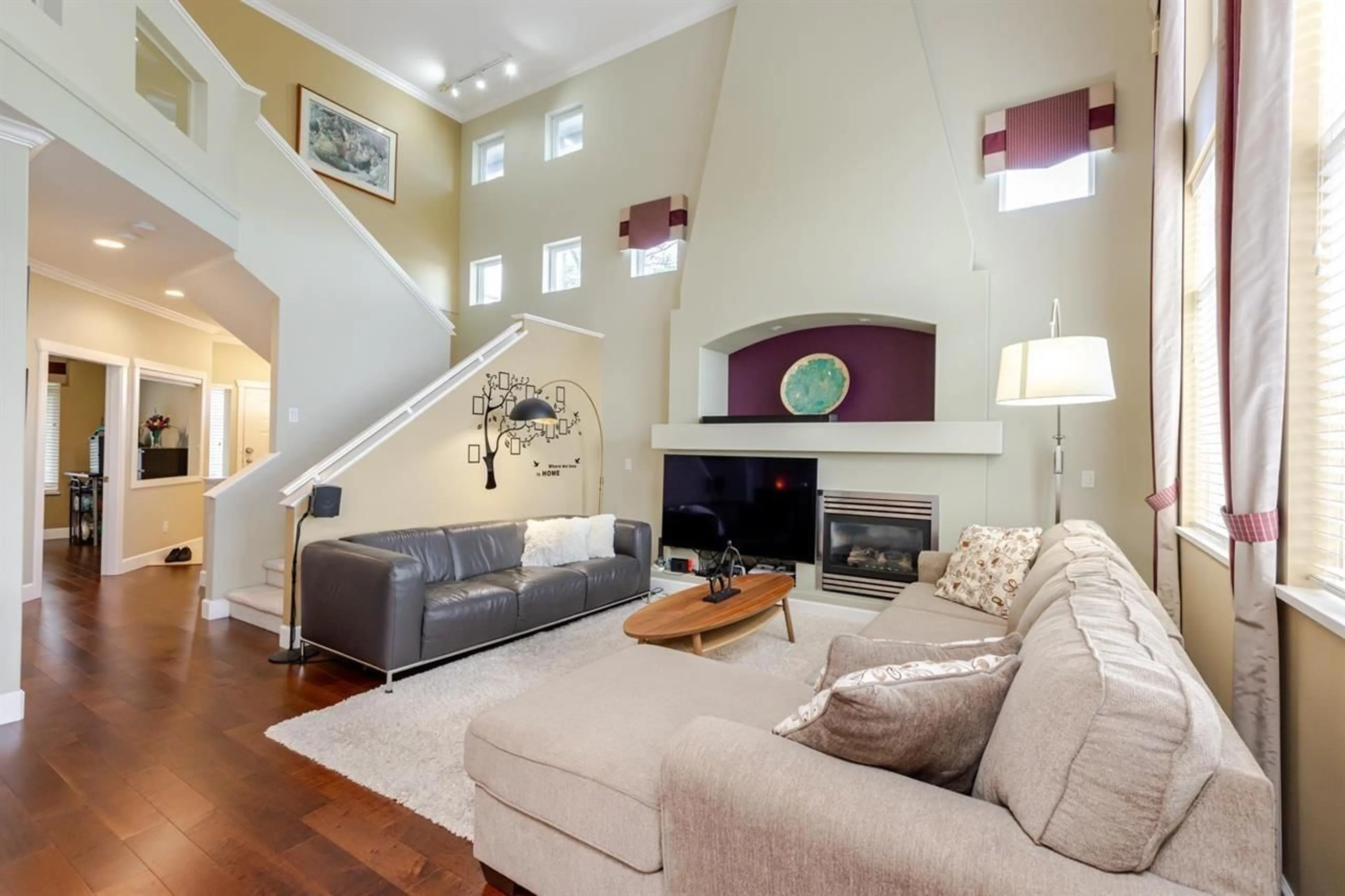 Living room with furniture, wood/laminate floor for 20216 70A, Langley British Columbia V2Y2Y6