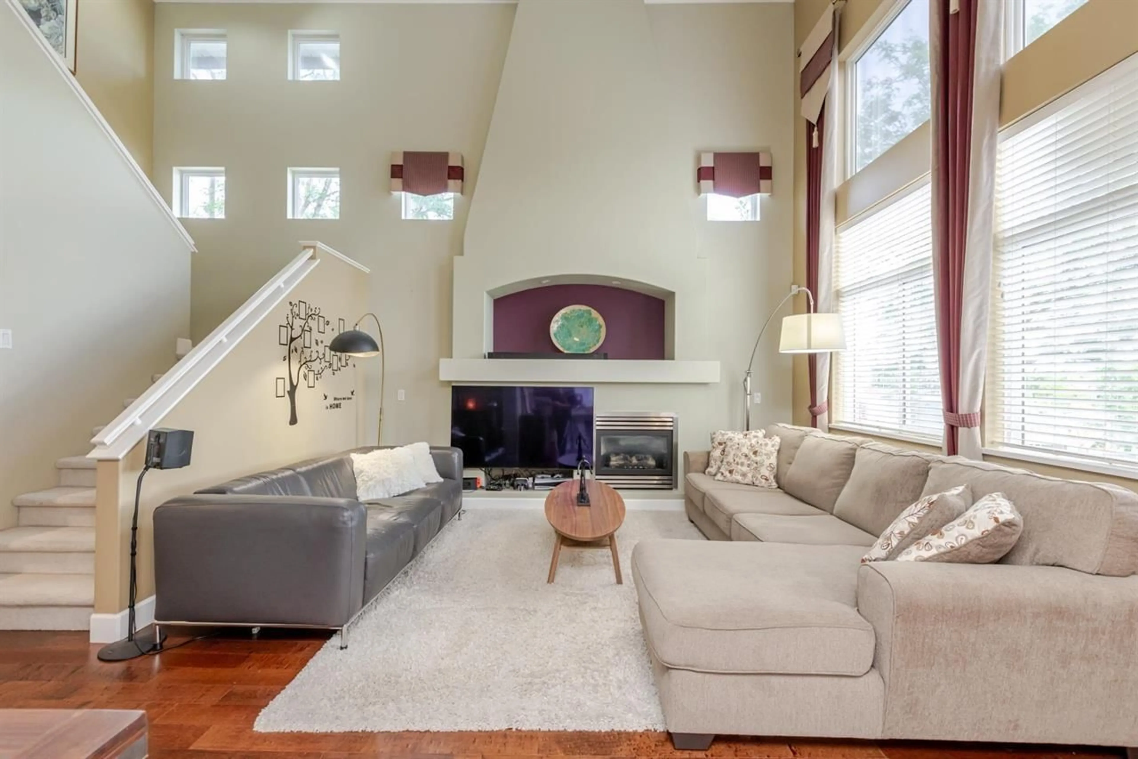 Living room with furniture, unknown for 20216 70A, Langley British Columbia V2Y2Y6