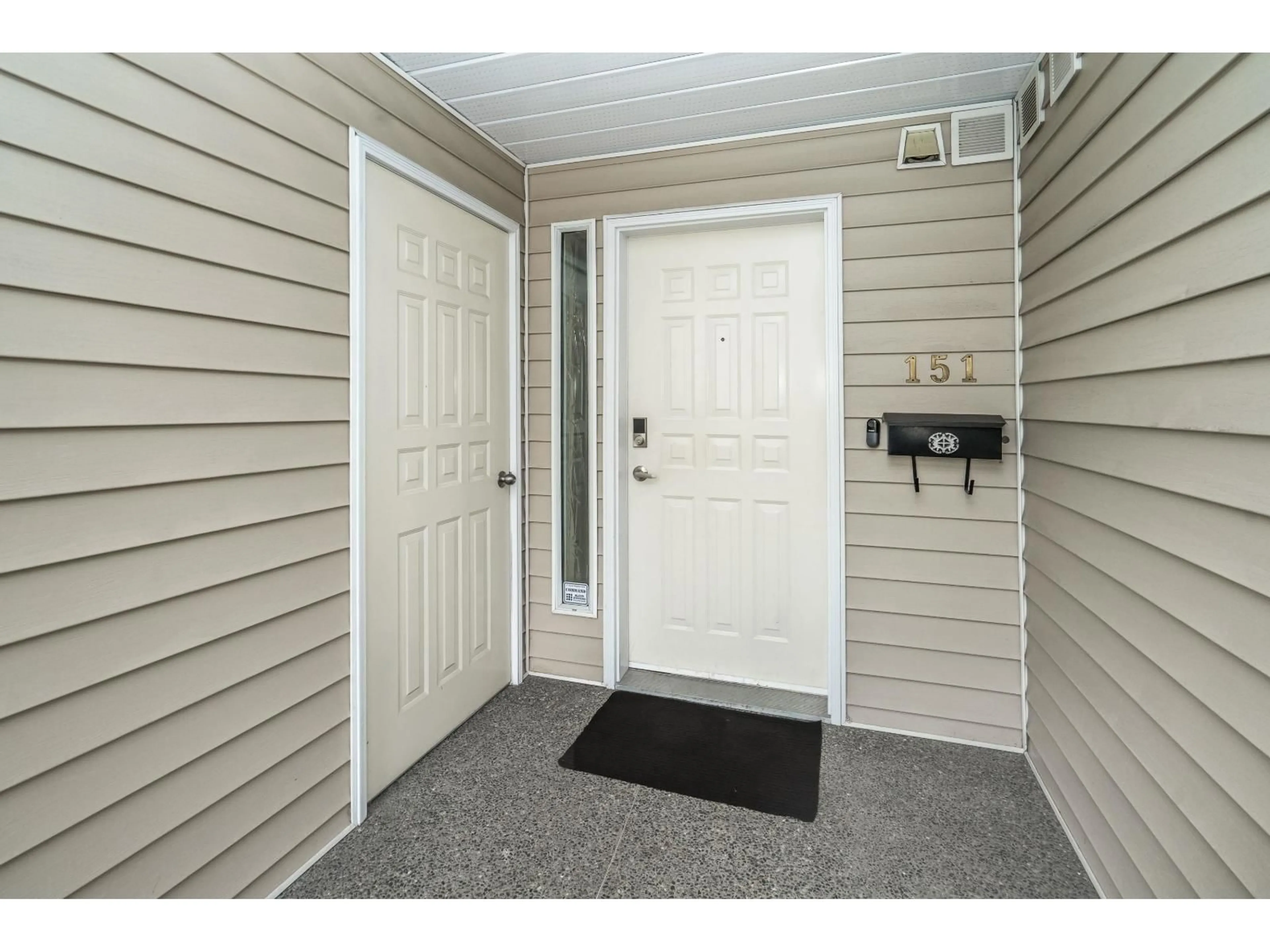 Indoor entryway for 151 - 6875 121, Surrey British Columbia V3W1C2