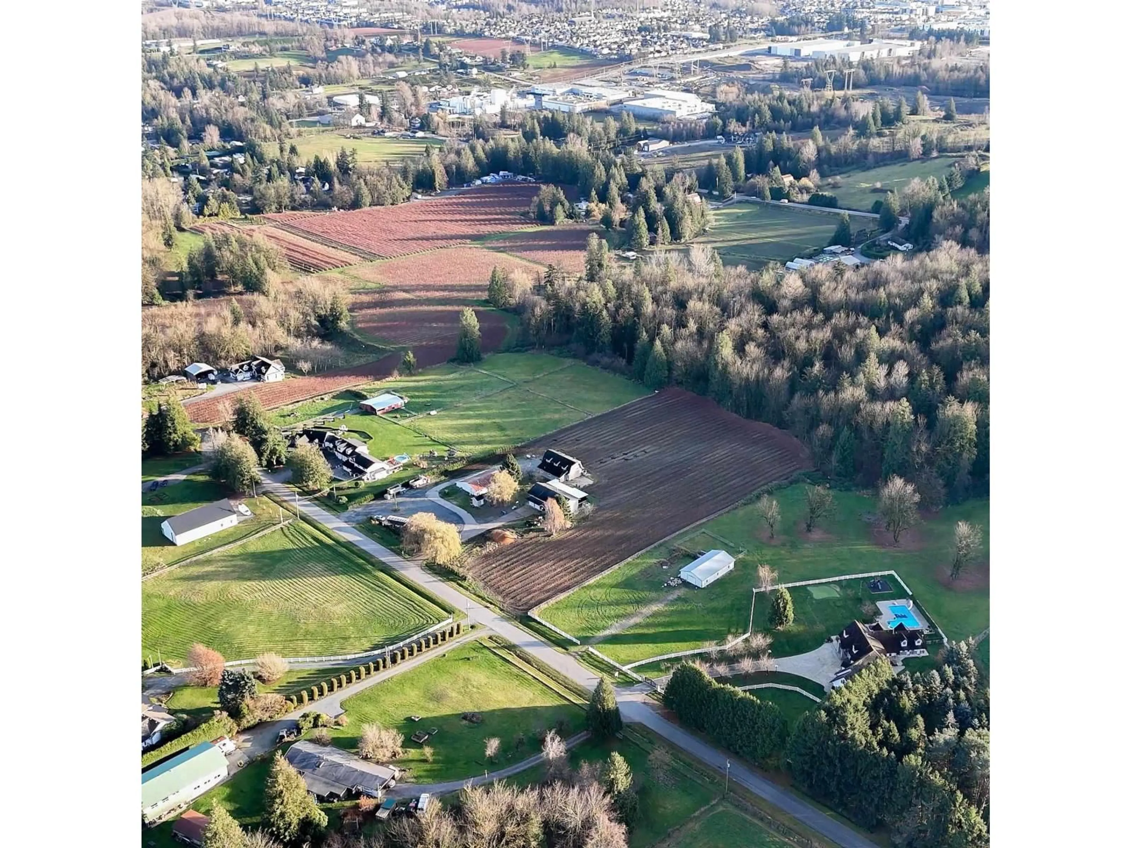 A pic from outside/outdoor area/front of a property/back of a property/a pic from drone, street for 29914 GLENGARRRY, Abbotsford British Columbia V4X1Z7