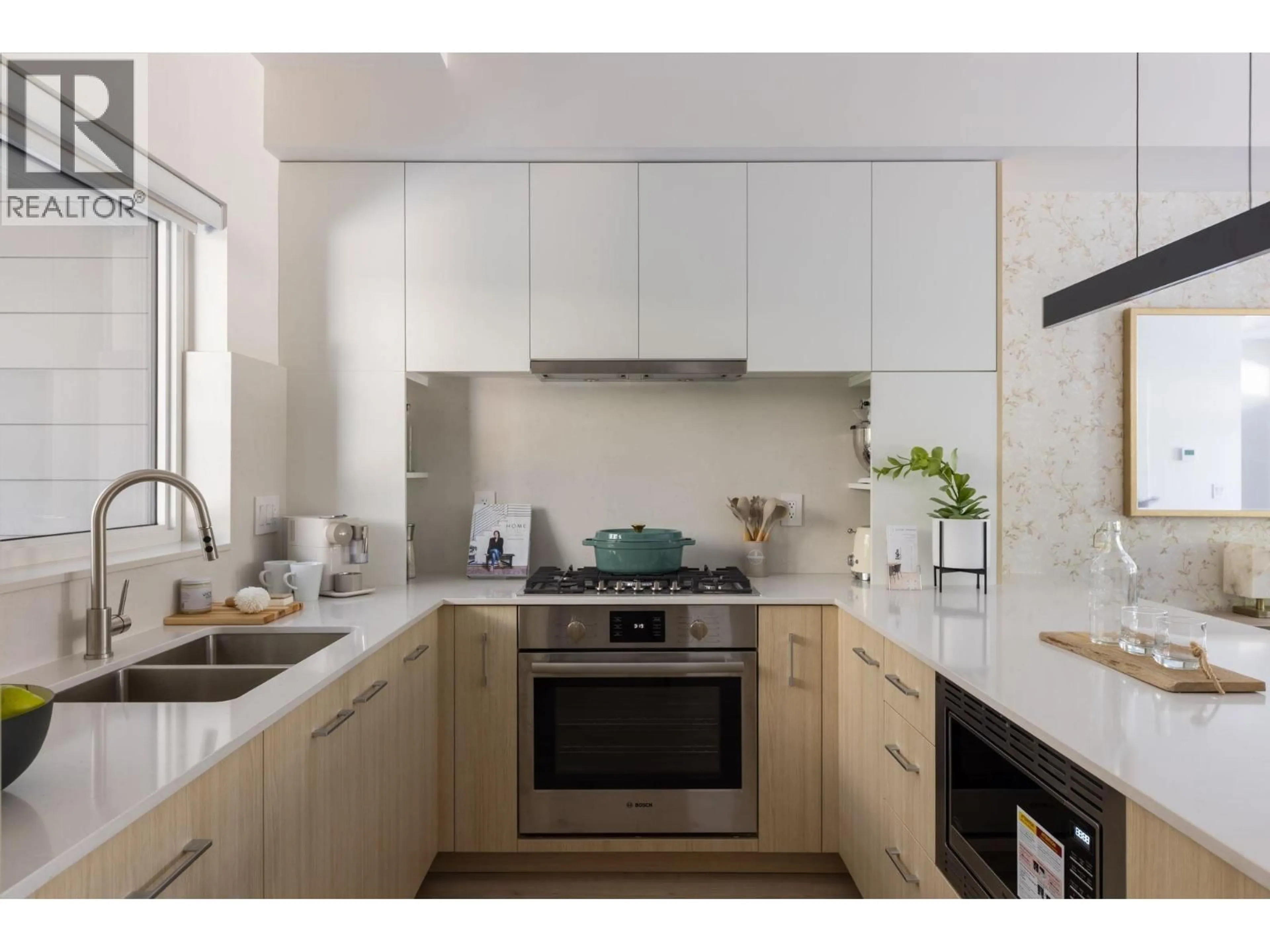 Contemporary kitchen, unknown for 102 - 342 MOUNTAIN HIGHWAY, North Vancouver British Columbia V7J2K8