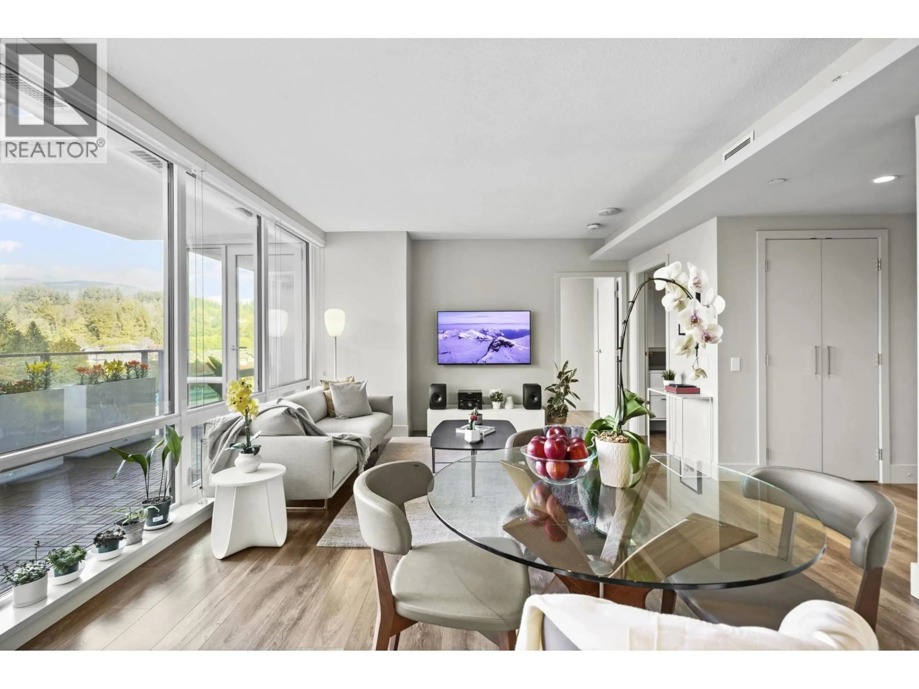 Living room with furniture, unknown for 616 - 680 SEYLYNN CRESCENT, North Vancouver British Columbia V7J0B5