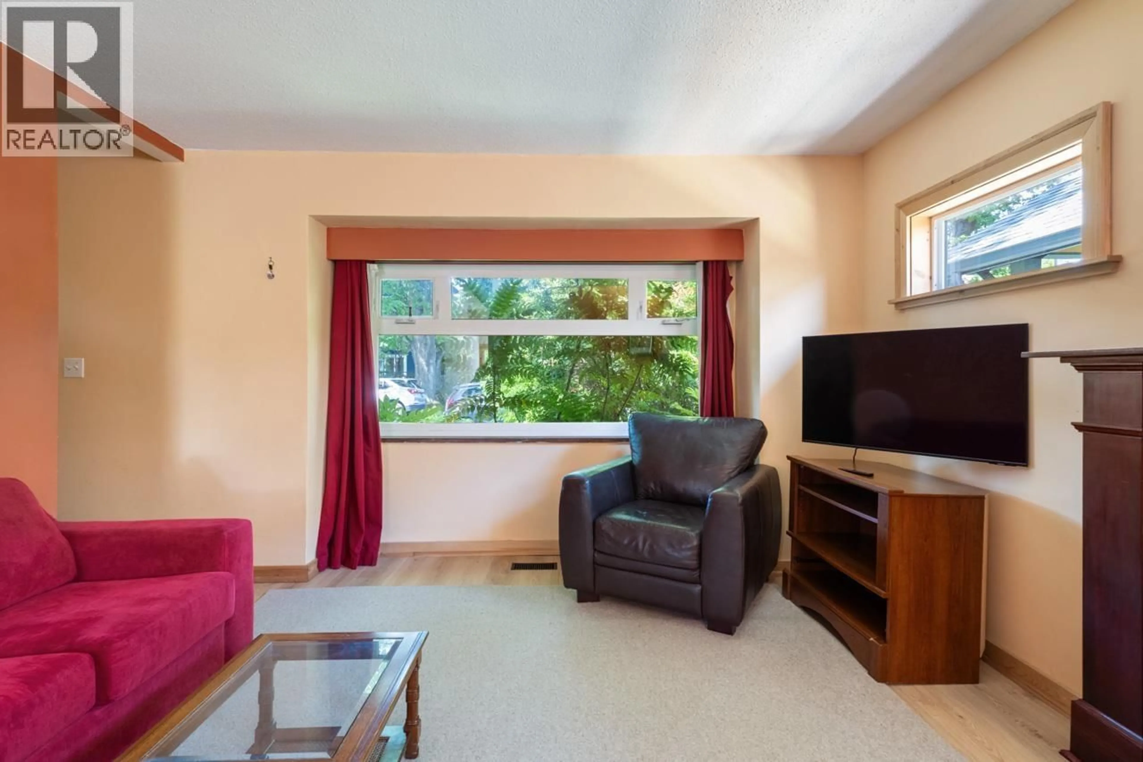 Living room with furniture, unknown for 2268 7TH AVENUE, Vancouver British Columbia V5N1S7