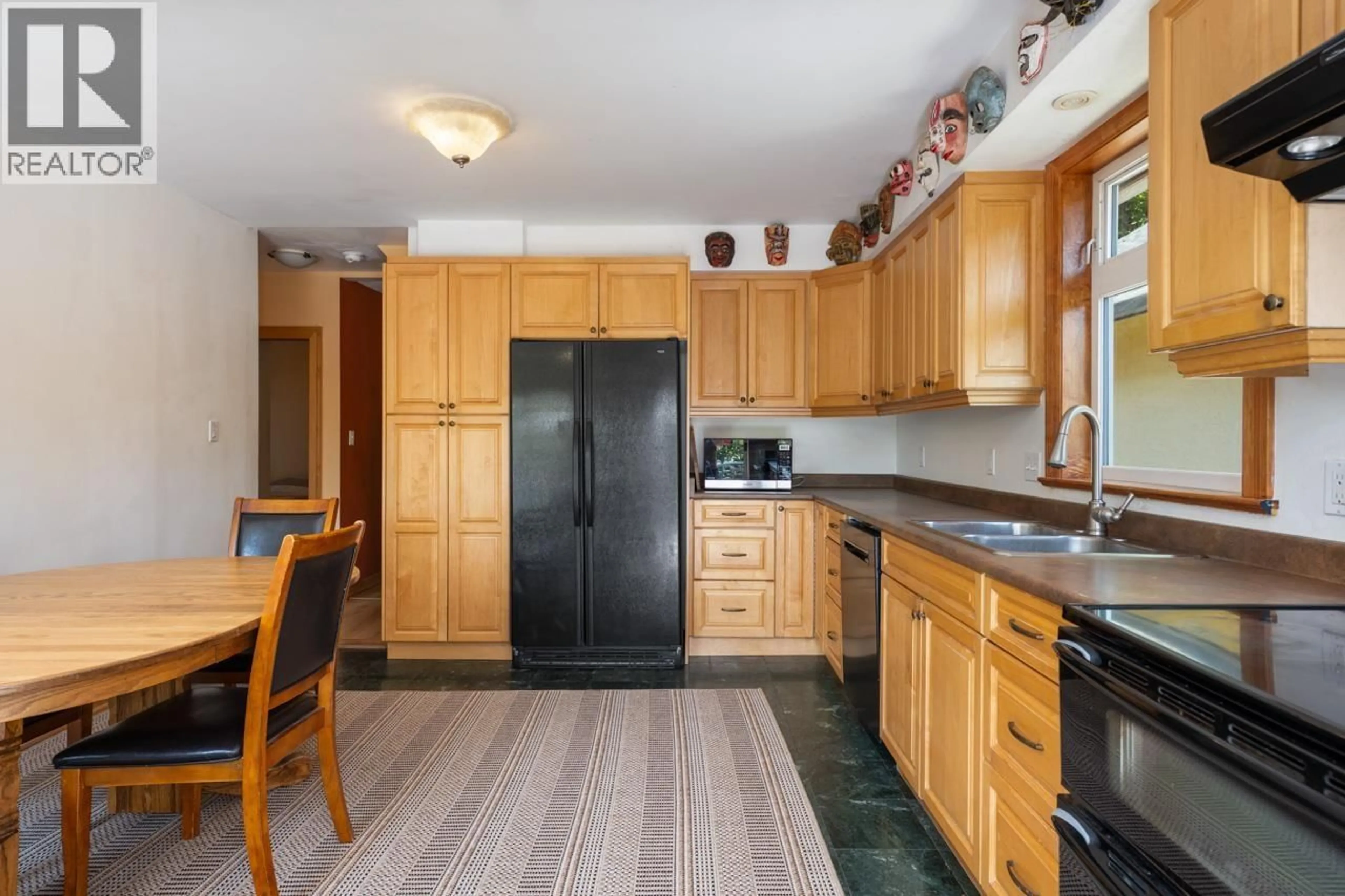 Standard kitchen, ceramic/tile floor for 2268 7TH AVENUE, Vancouver British Columbia V5N1S7