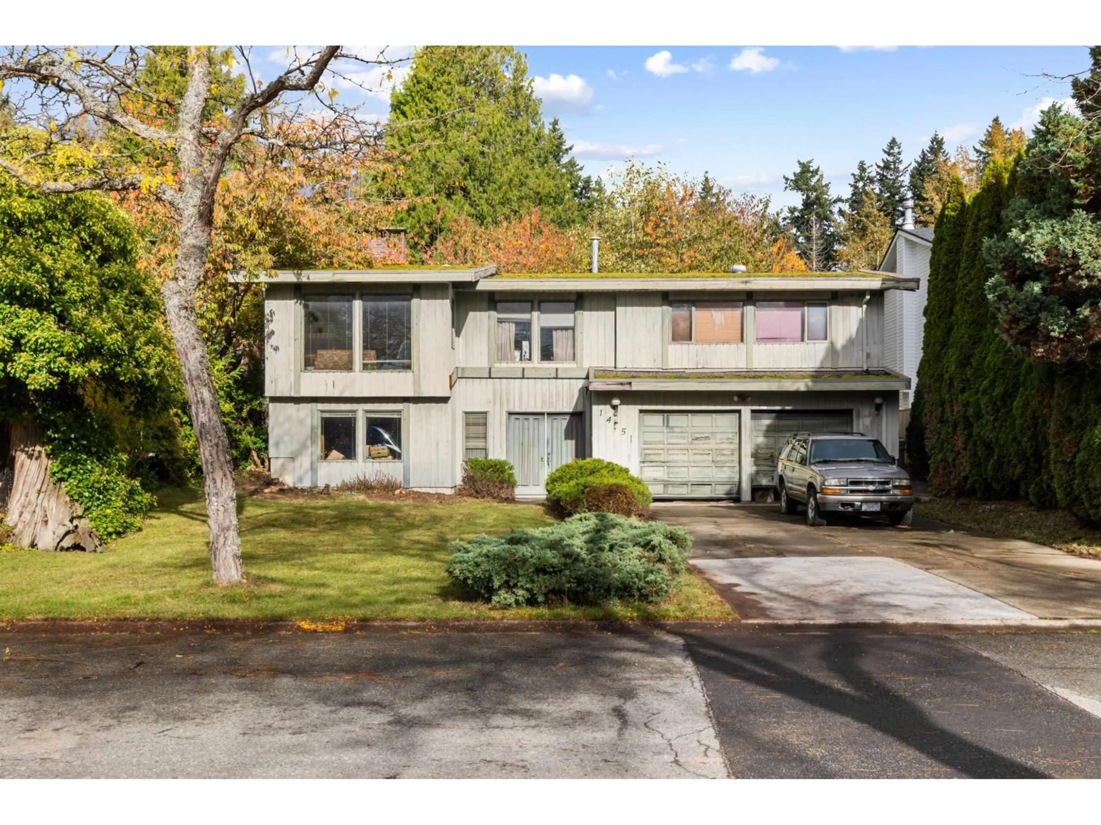 Home with vinyl exterior material, street for 14551 18TH, Surrey British Columbia V4A5V6