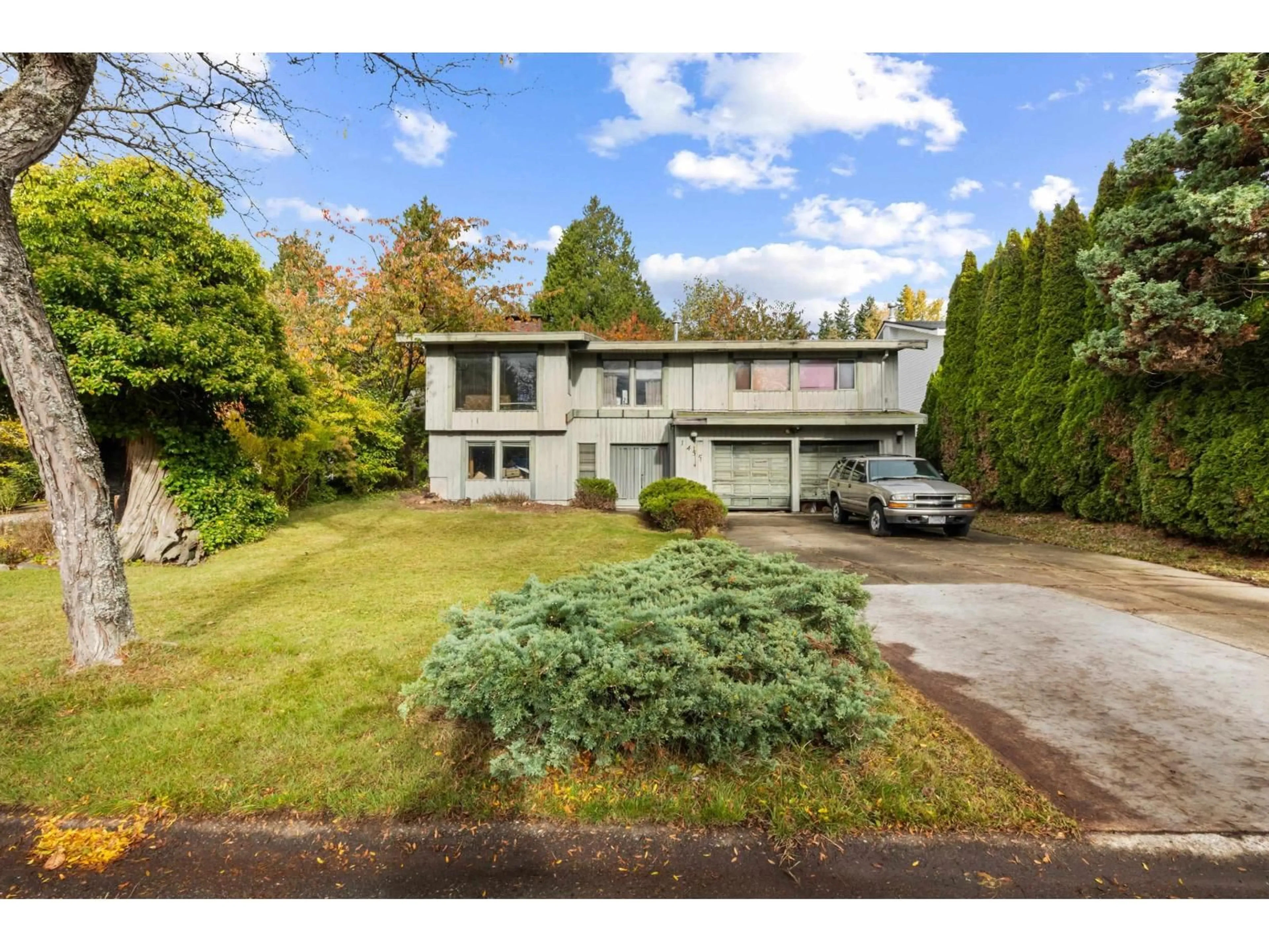 A pic from outside/outdoor area/front of a property/back of a property/a pic from drone, street for 14551 18TH, Surrey British Columbia V4A5V6