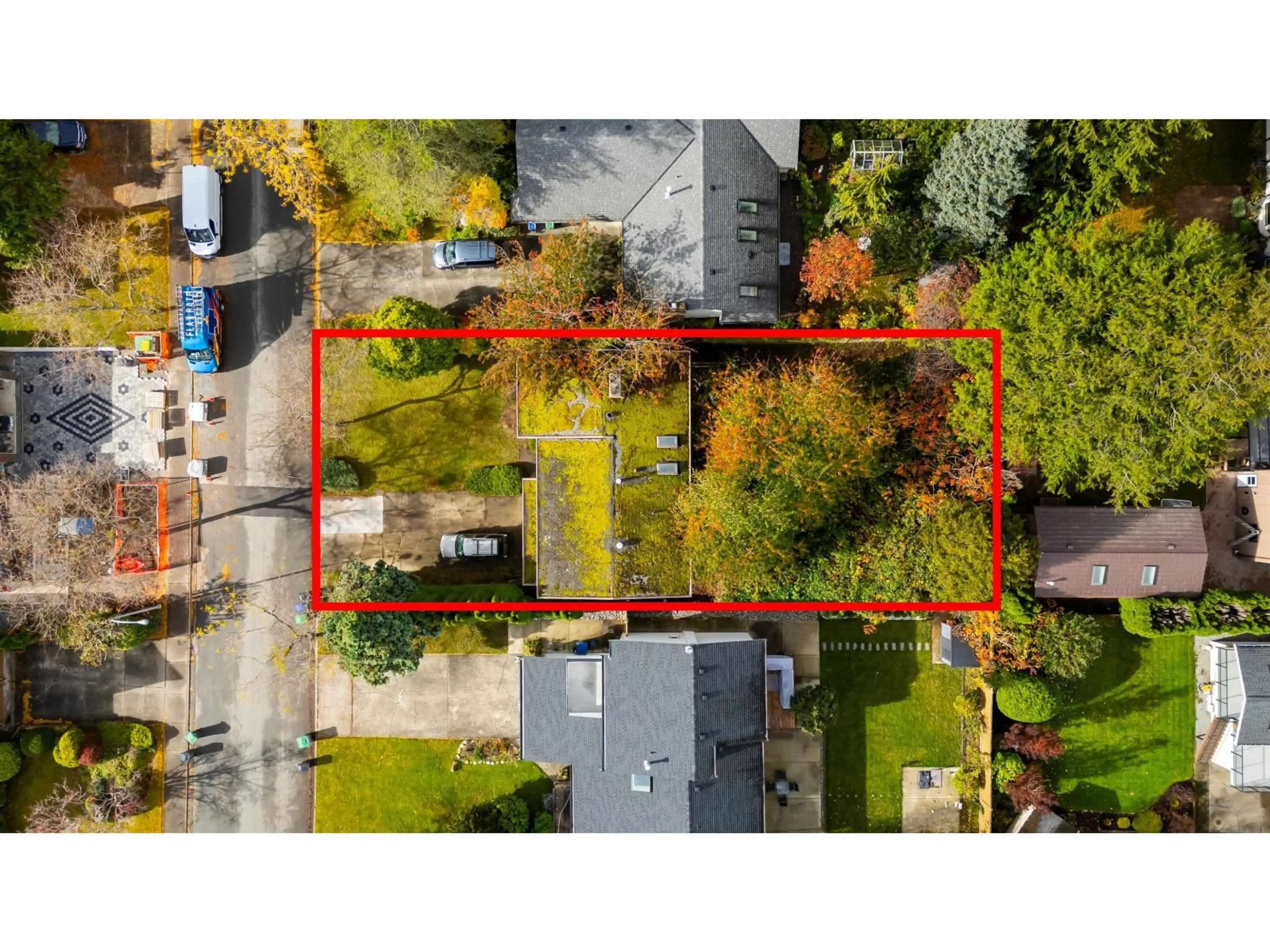 A pic from outside/outdoor area/front of a property/back of a property/a pic from drone, street for 14551 18TH, Surrey British Columbia V4A5V6