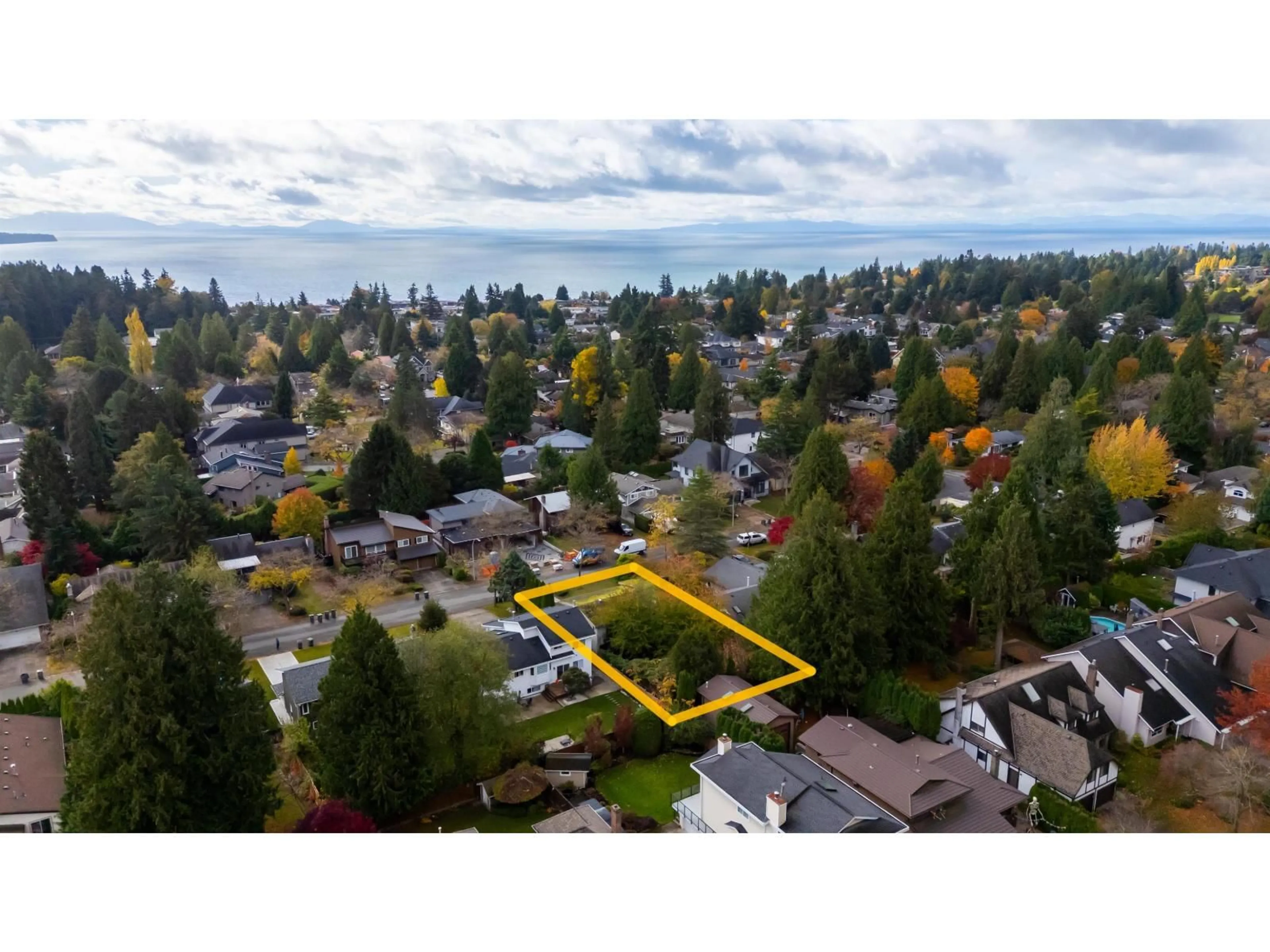 A pic from outside/outdoor area/front of a property/back of a property/a pic from drone, unknown for 14551 18TH, Surrey British Columbia V4A5V6
