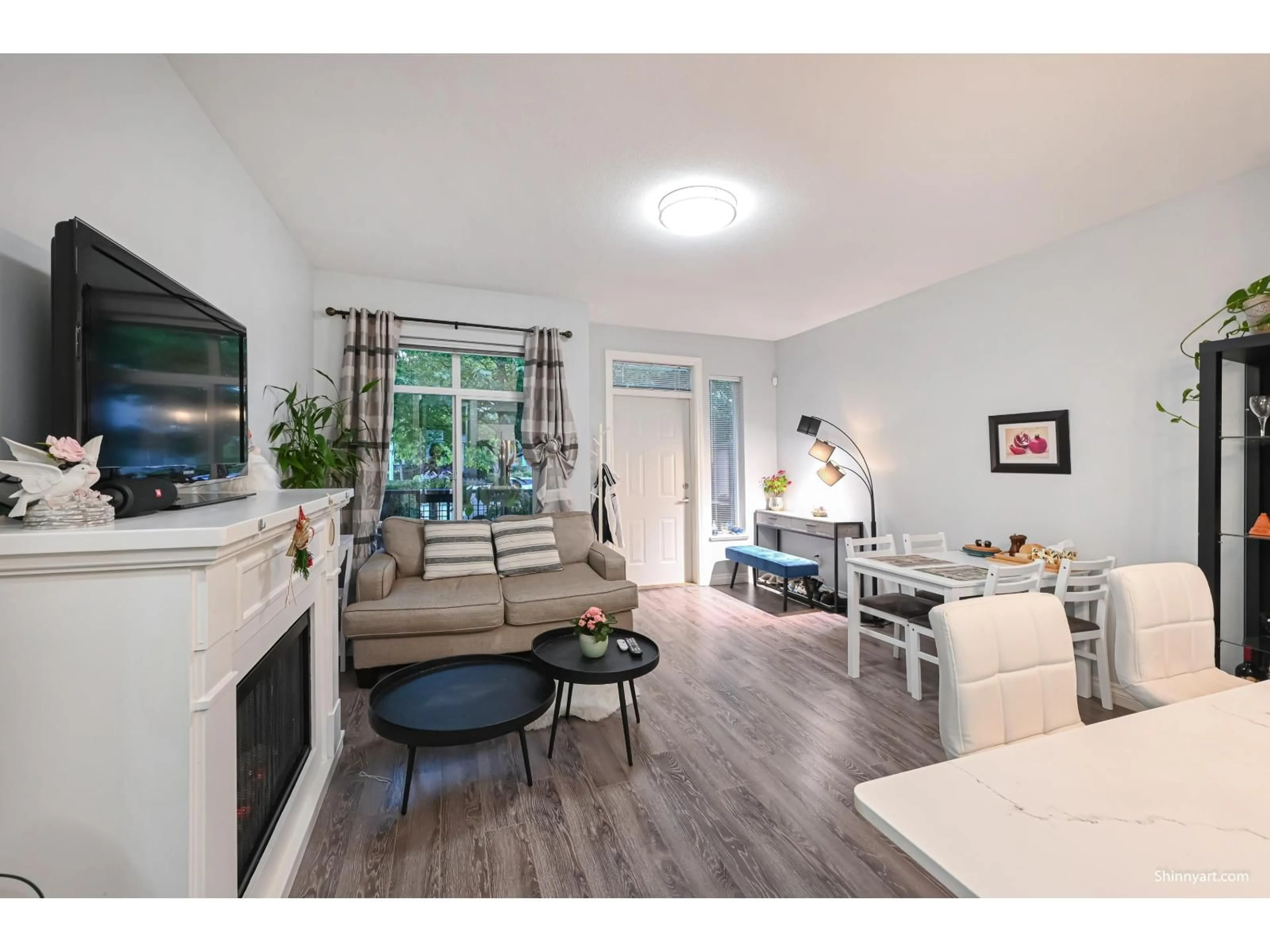 Living room with furniture, wood/laminate floor for 45 - 8726 159, Surrey British Columbia V4N0A8