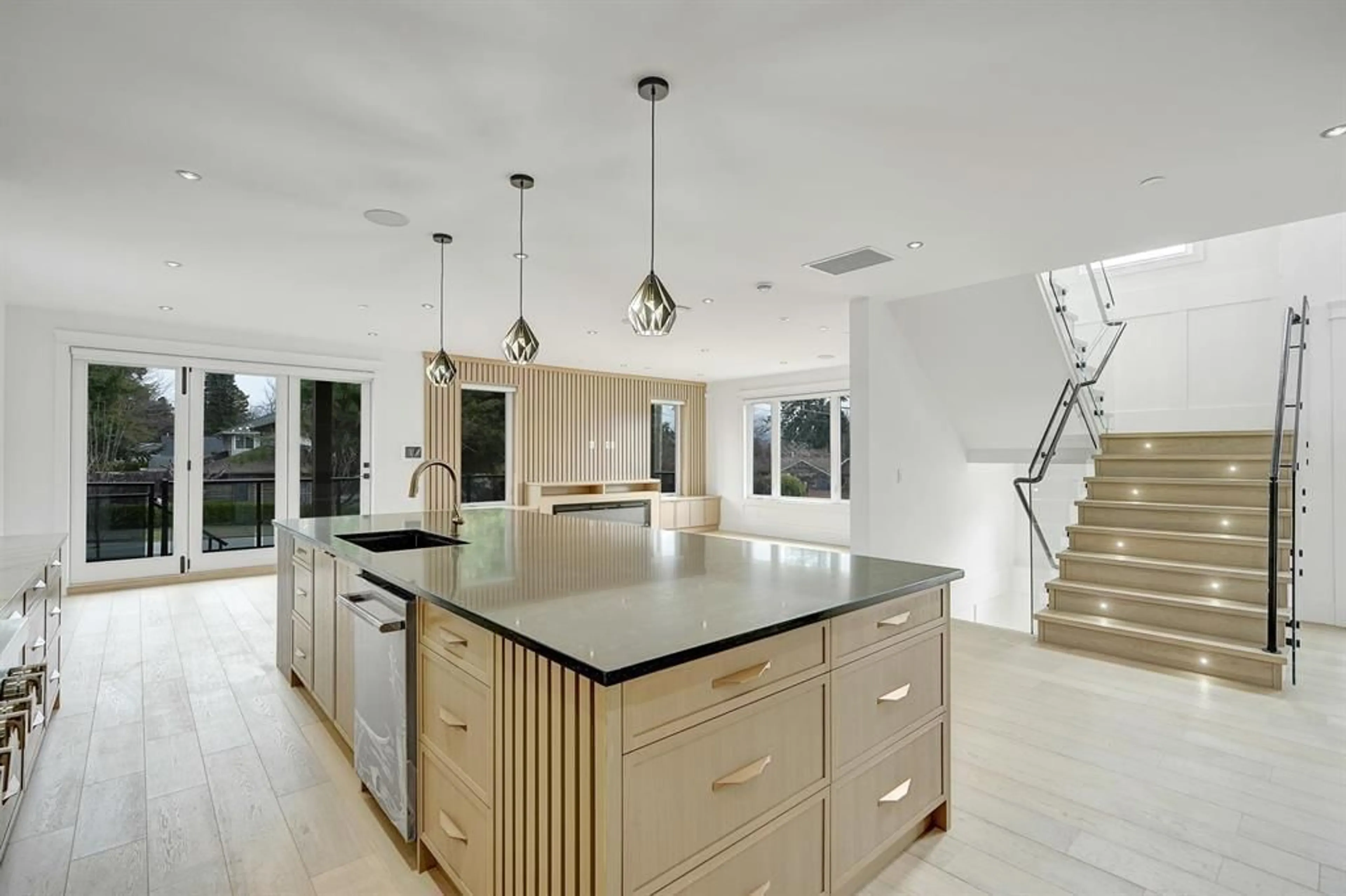 Contemporary kitchen, unknown for 13915 BLACKBURN, White Rock British Columbia V4B3H9