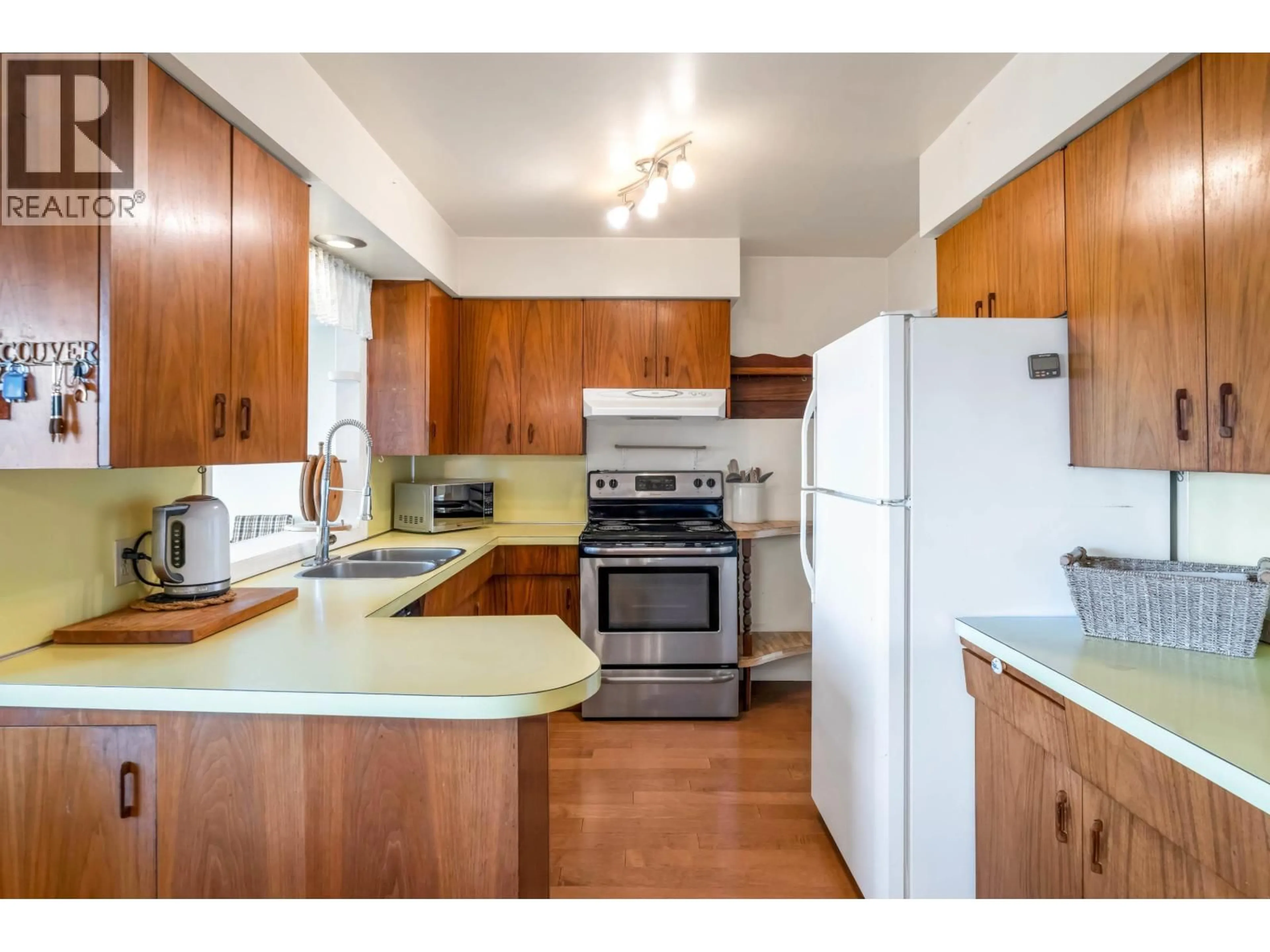 Standard kitchen, wood/laminate floor for 5855 CRESCENT DRIVE, Delta British Columbia V4K2E7