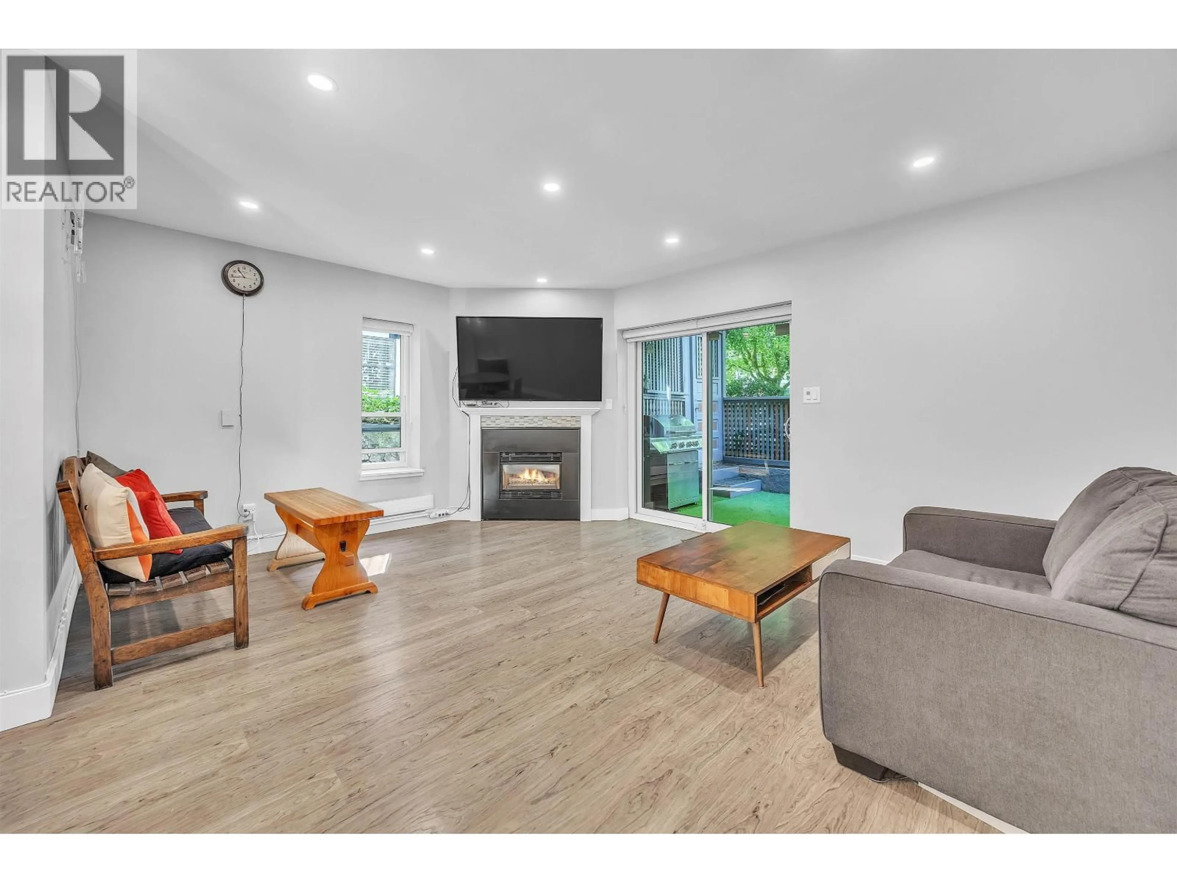 Unknown for 2433 6TH AVENUE, Vancouver British Columbia V6K1W2