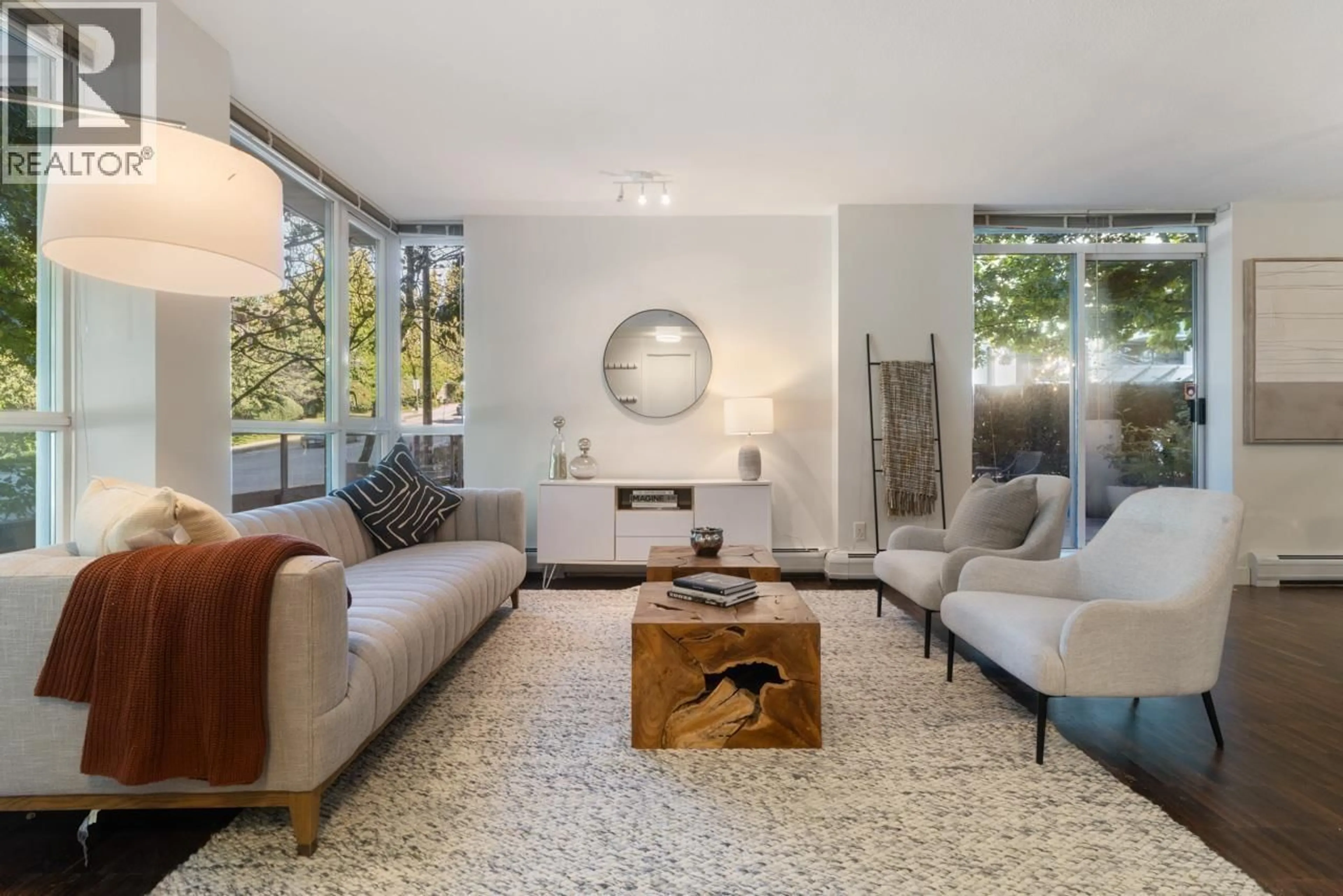 Living room with furniture, unknown for 188 CHESTERFIELD AVENUE, North Vancouver British Columbia V7M0A4