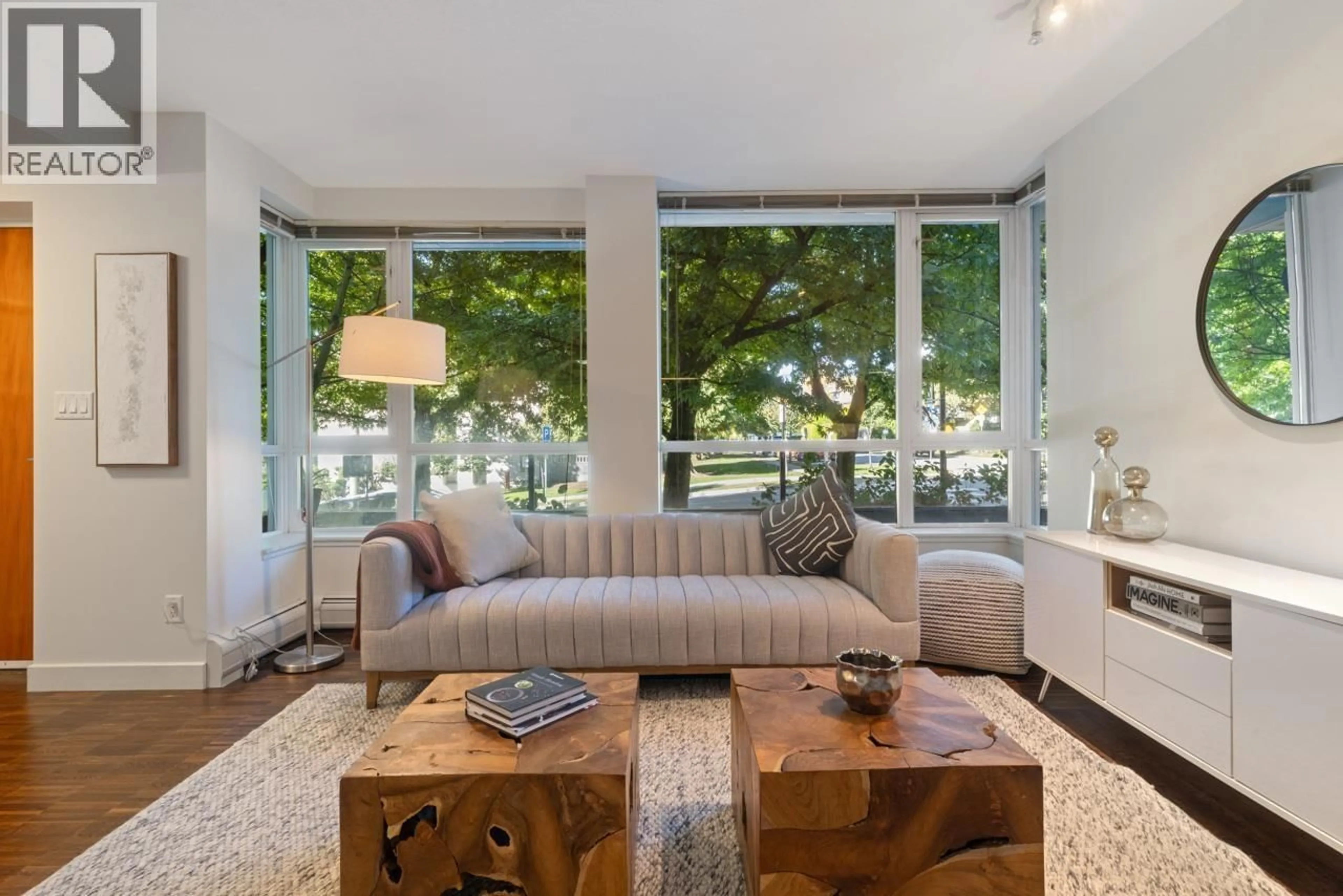 Living room with furniture, unknown for 188 CHESTERFIELD AVENUE, North Vancouver British Columbia V7M0A4