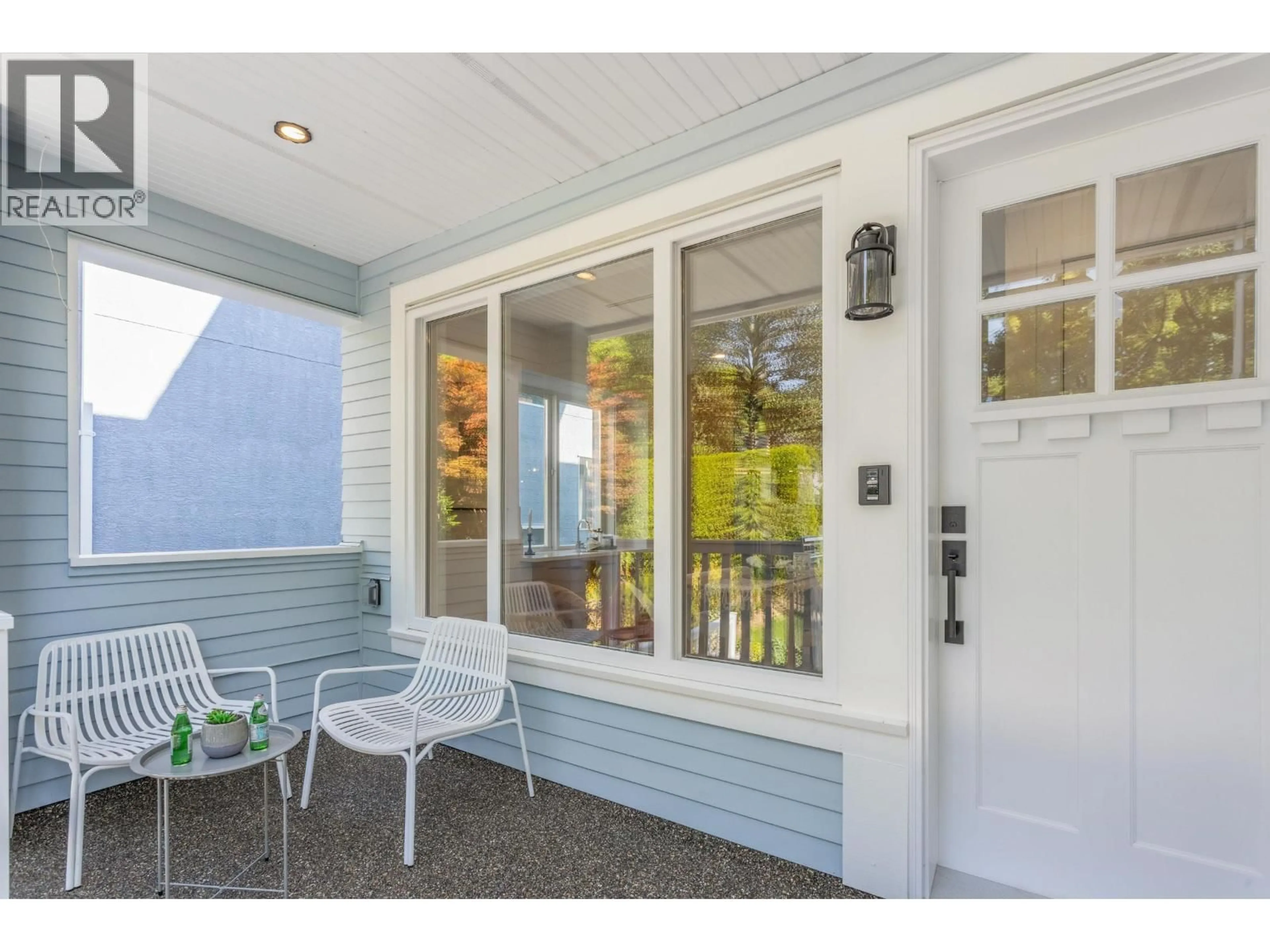 Indoor entryway for 2658 WATERLOO STREET, Vancouver British Columbia V6R3H7