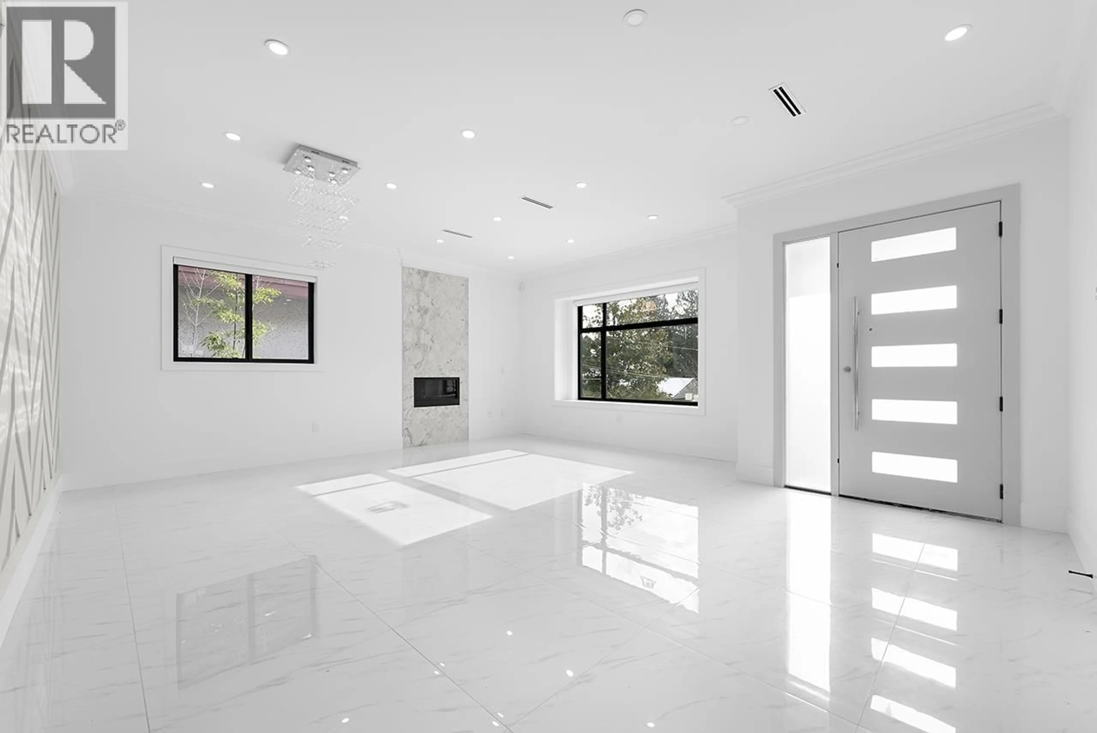 Indoor foyer for 4527 CLINTON STREET, Burnaby British Columbia V5J2K6